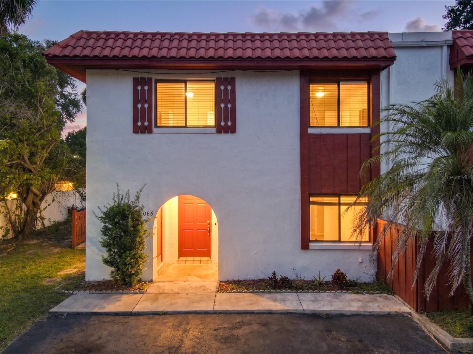 2066 OAK MEADOW CIR