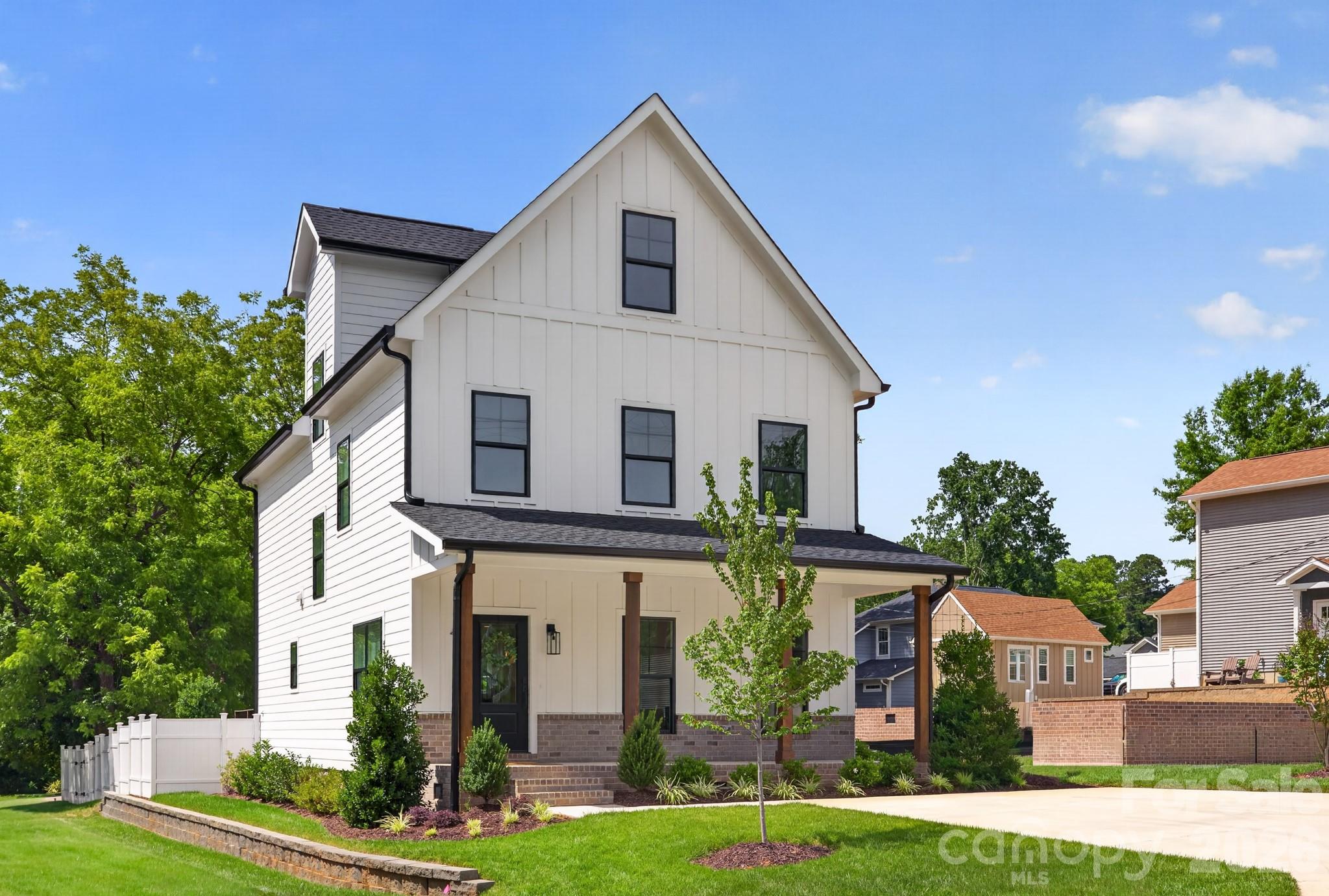 Single Family Residence at 411 Brevard Street, Waxhaw, photo 3 of 34