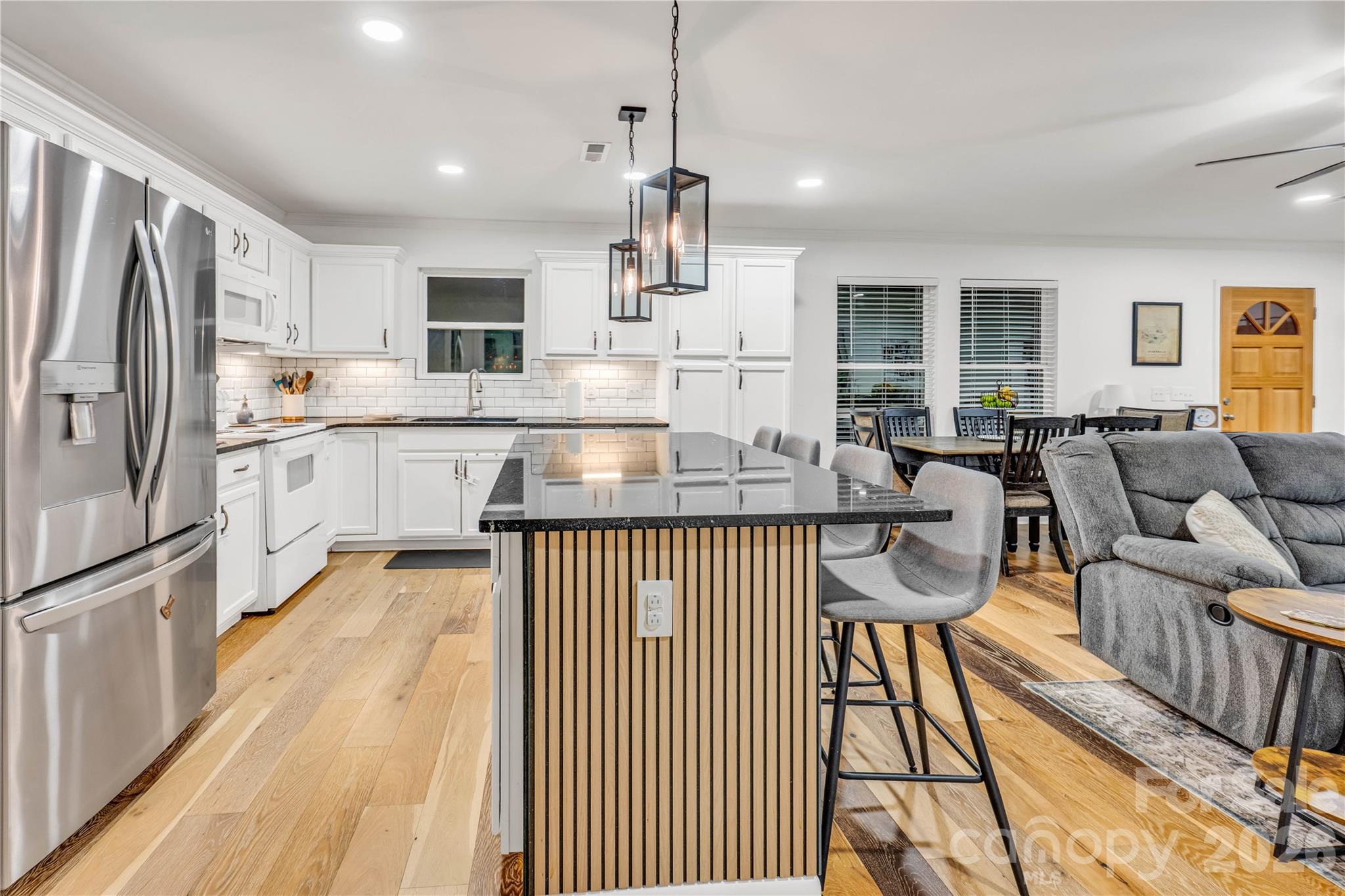Single Family Residence at 6419 Saddlewood Drive, Waxhaw, photo 10 of 34