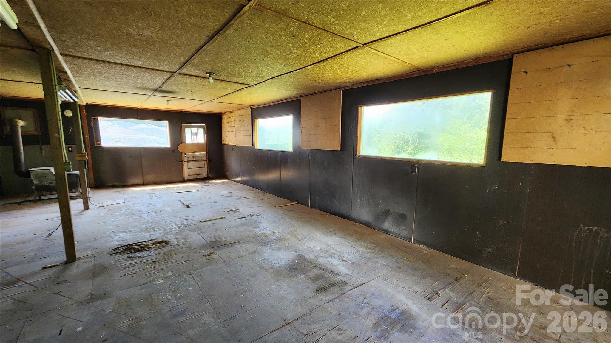 Detached Workshop - 6174 Hwy 221 Highway N, Marion