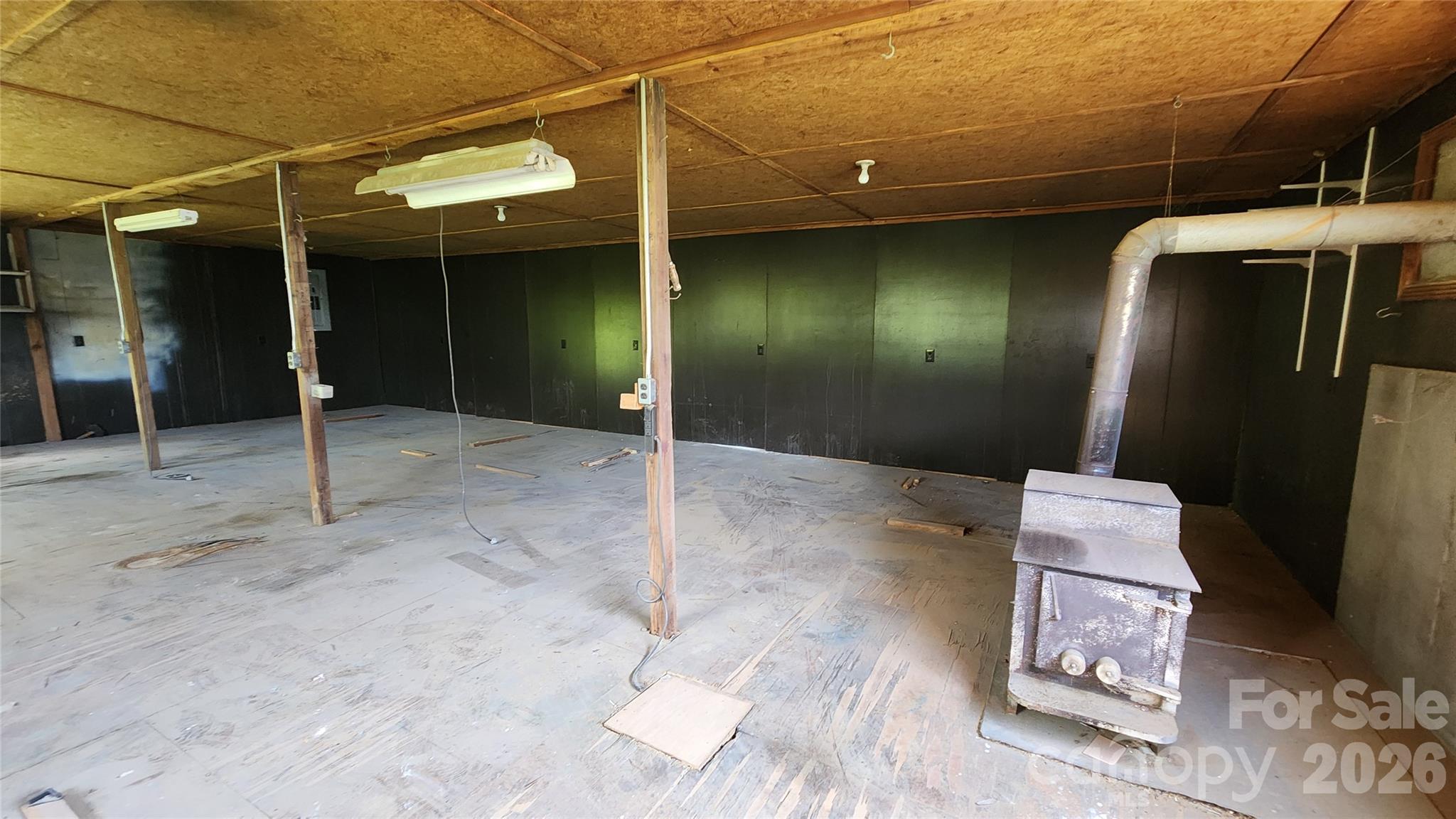 Detached Workshop - 6174 Hwy 221 Highway N, Marion
