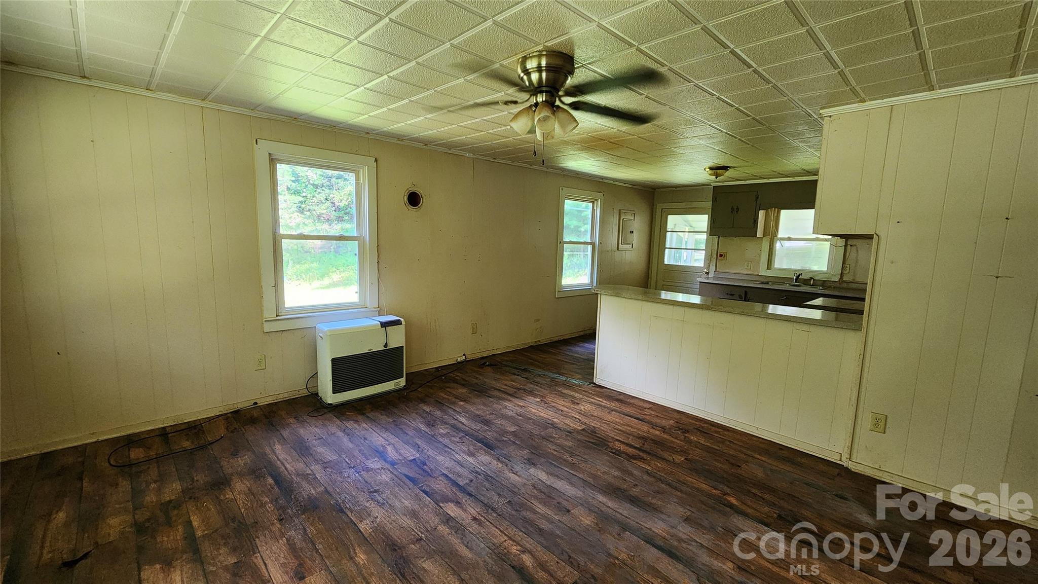 Living Room - 6174 Hwy 221 Highway N, Marion