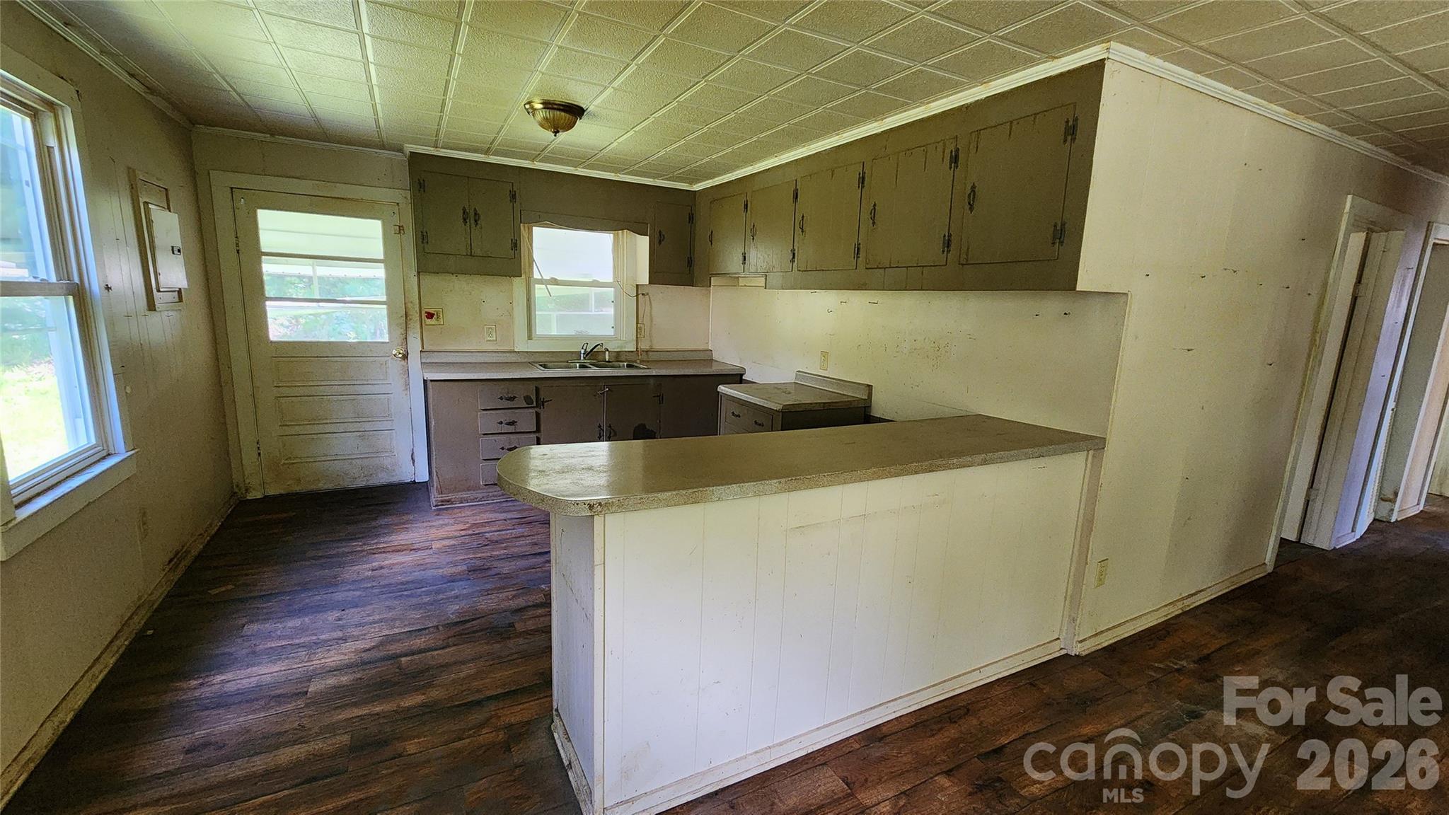 Kitchen - 6174 Hwy 221 Highway N, Marion