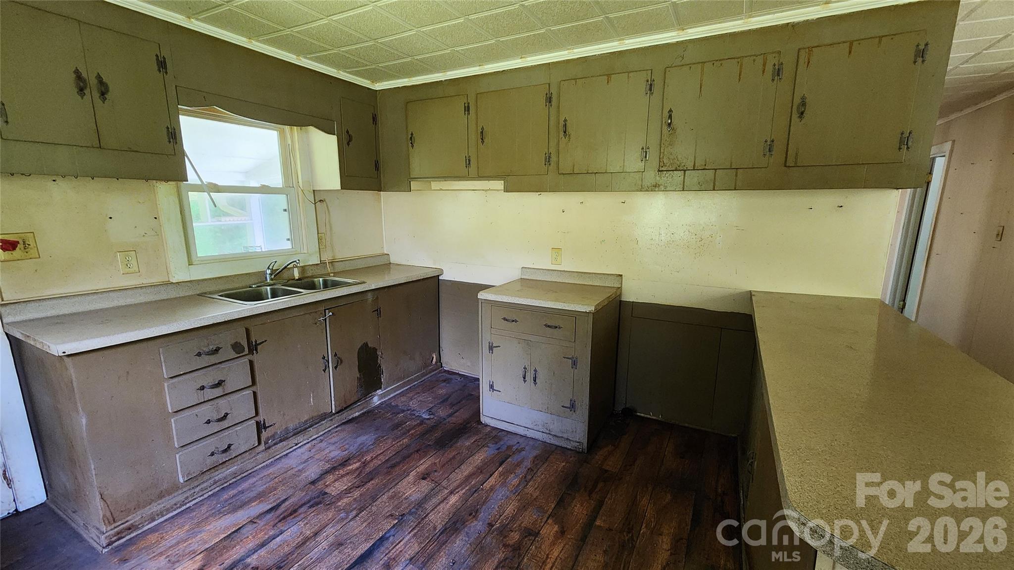 Kitchen - 6174 Hwy 221 Highway N, Marion