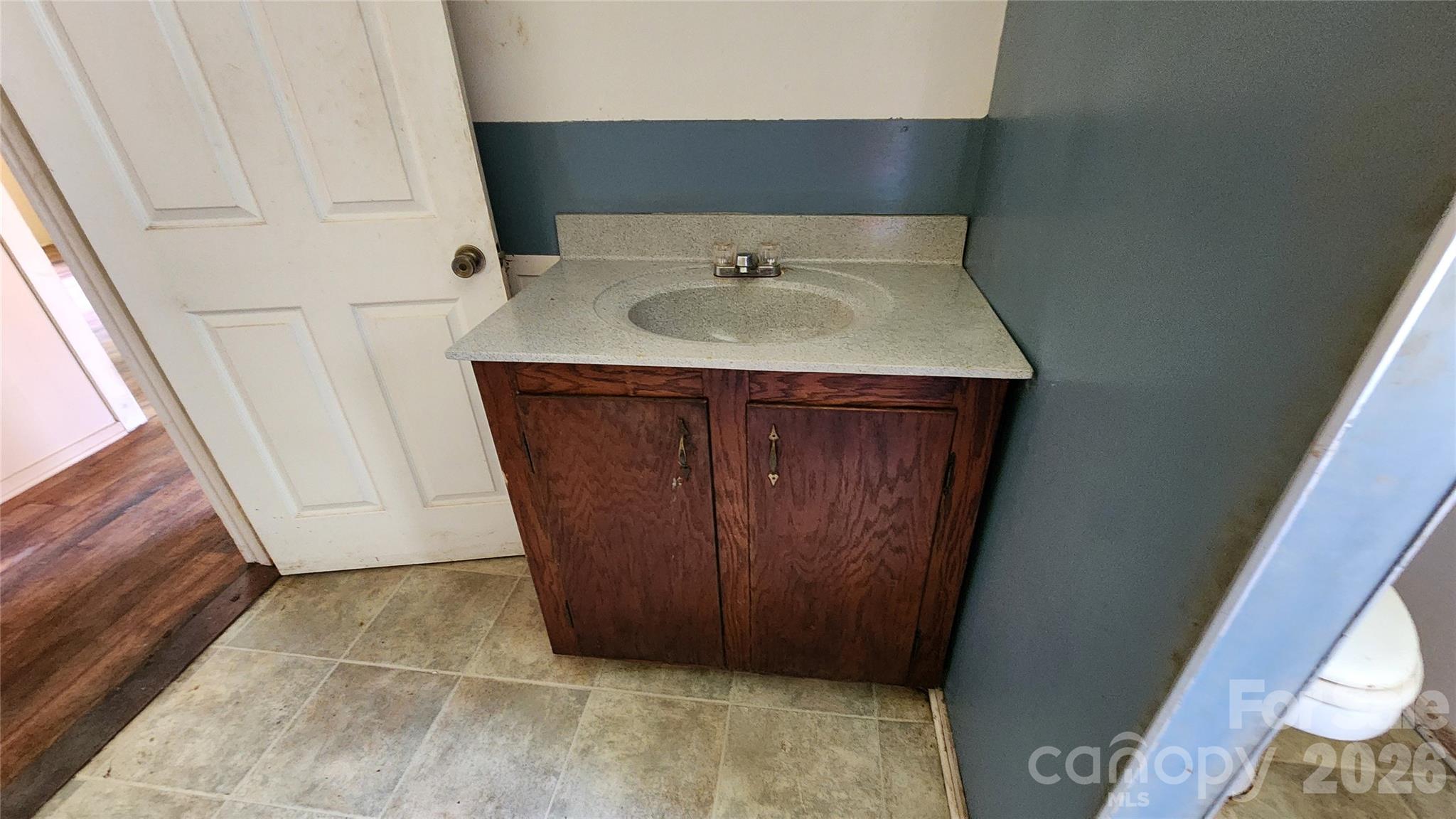Hall Bath - 6174 Hwy 221 Highway N, Marion