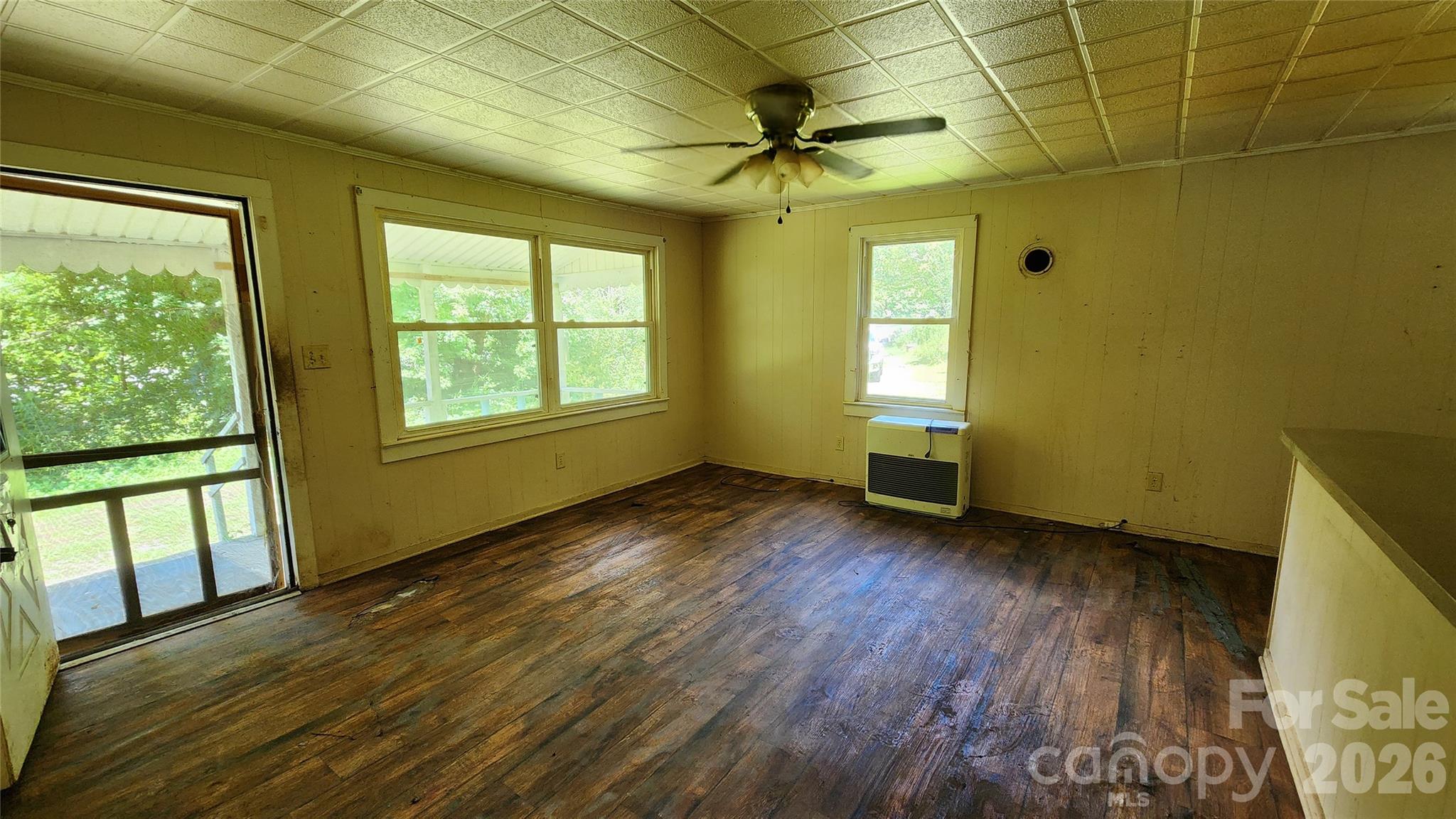 Living Room - 6174 Hwy 221 Highway N, Marion