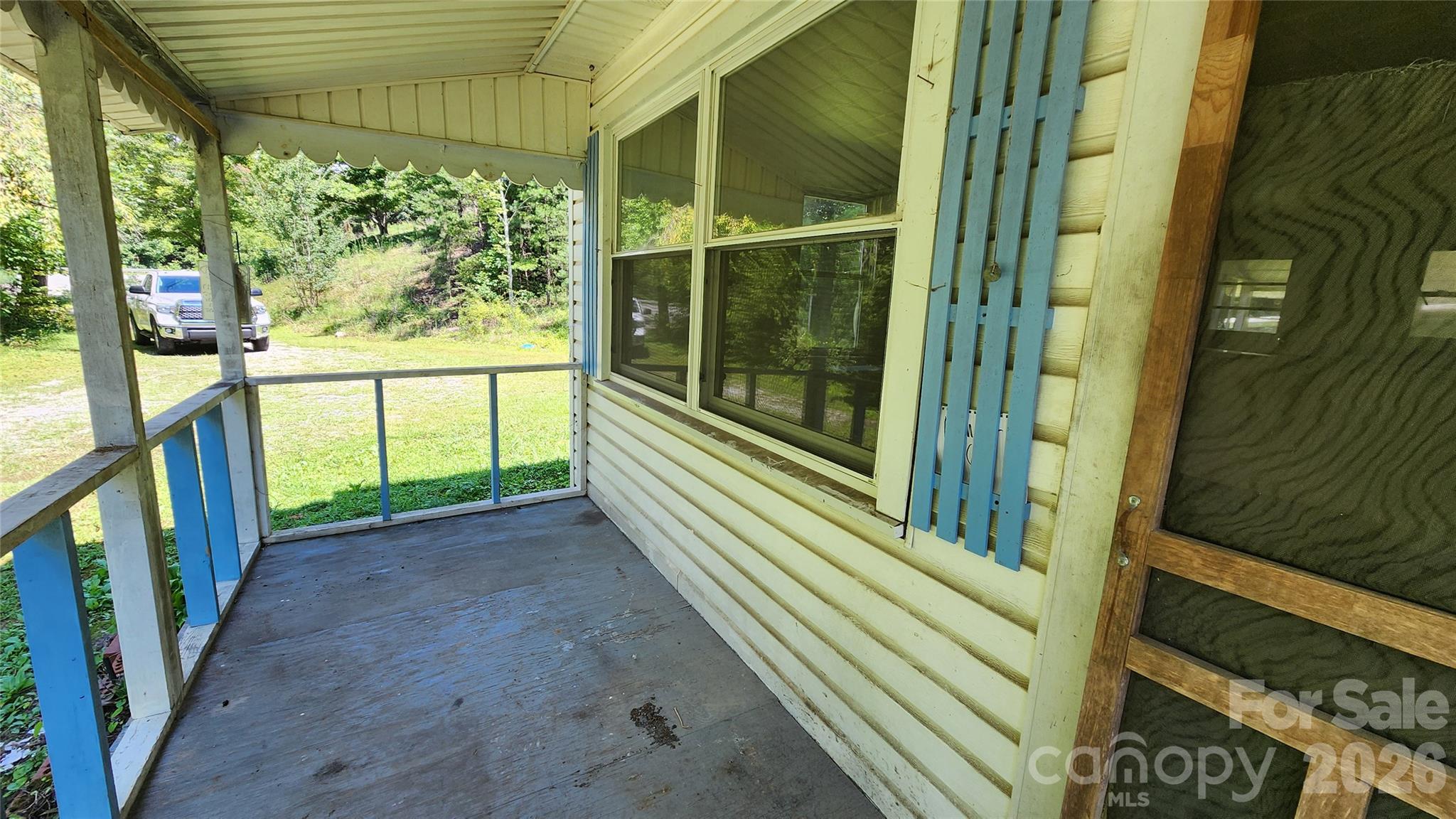 Front Porch - 6174 Hwy 221 Highway N, Marion