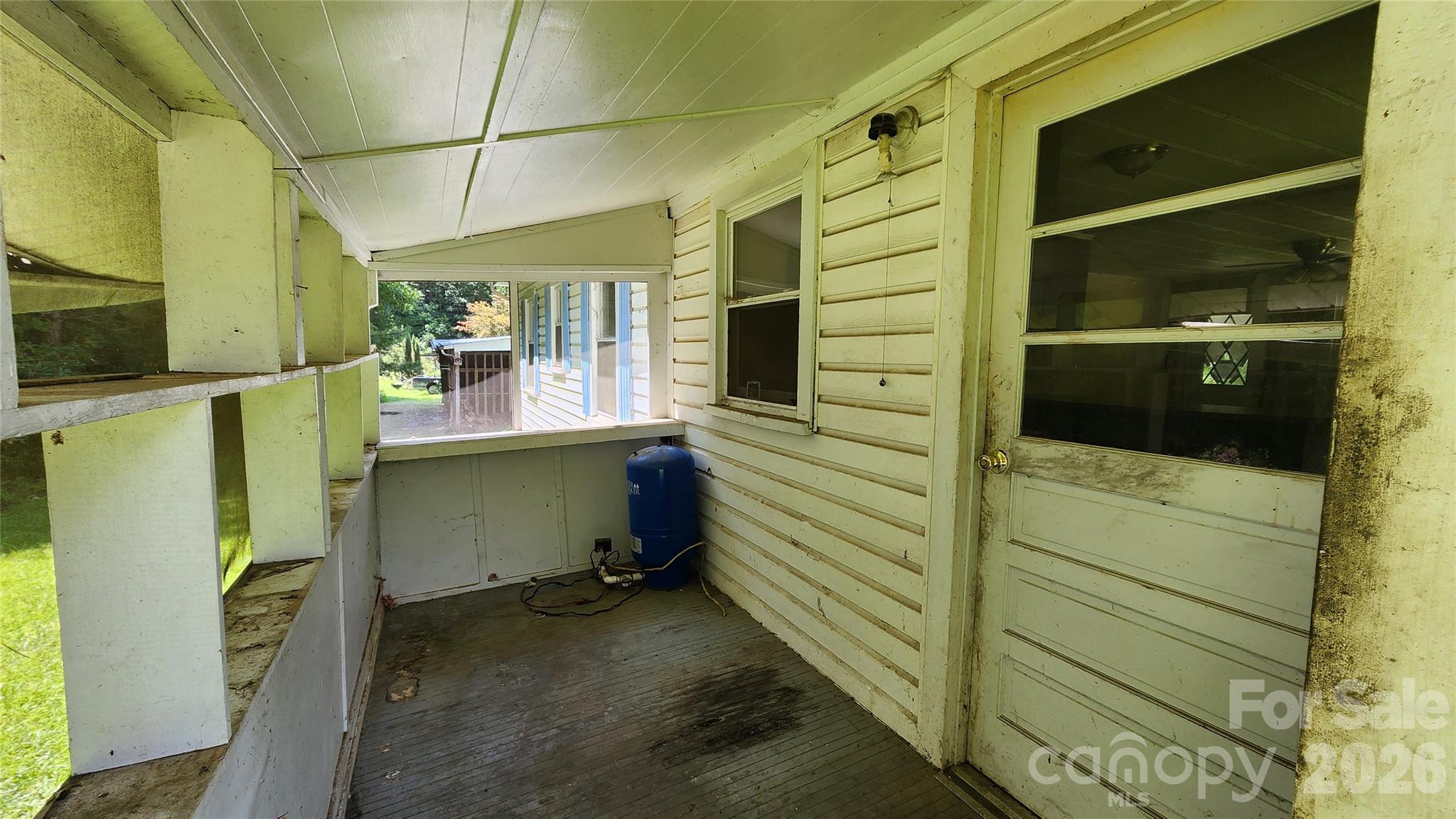 Back Porch - 6174 Hwy 221 Highway N, Marion