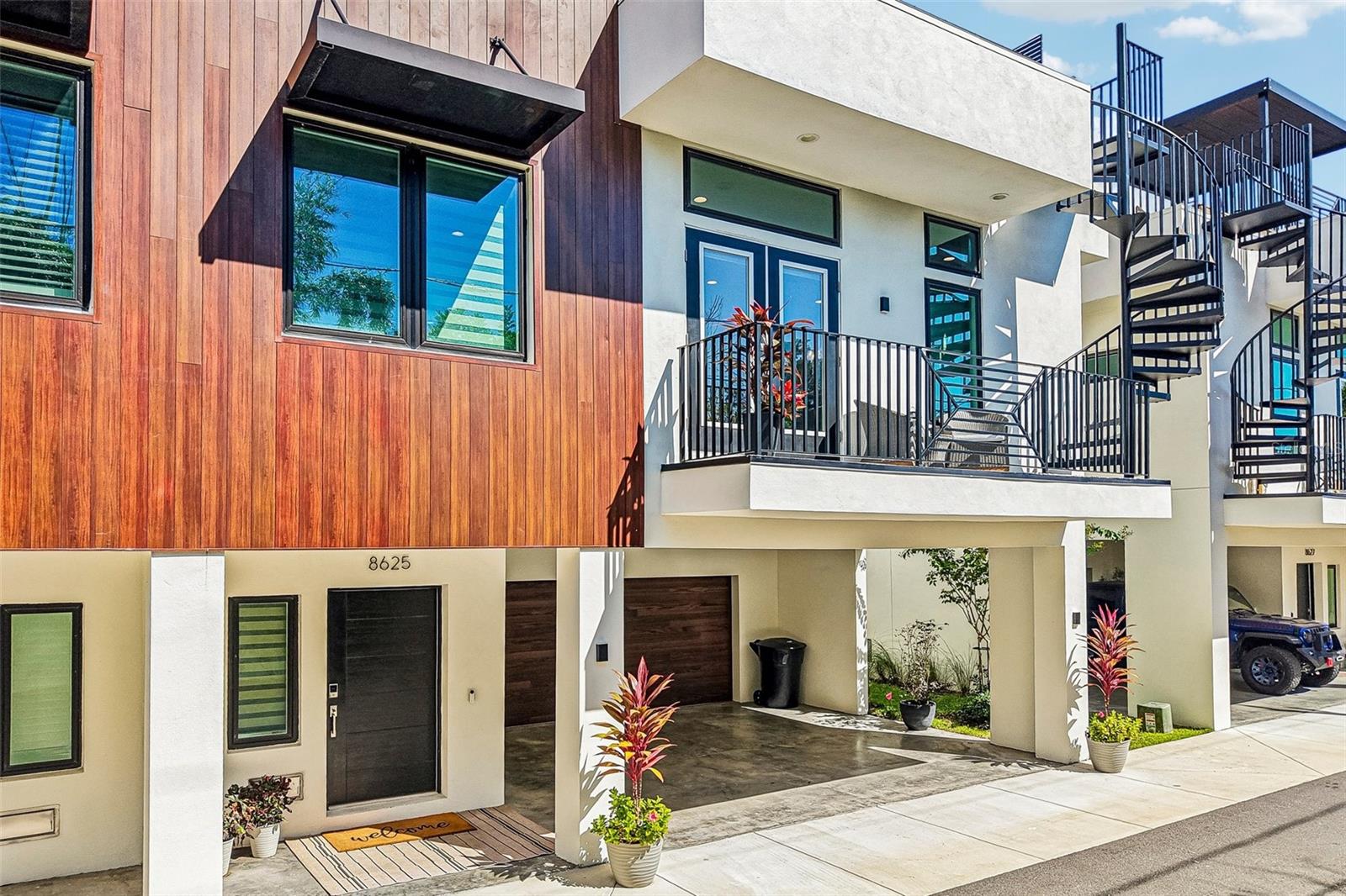 Townhouse at 8625 5TH ST N, ST PETERSBURG