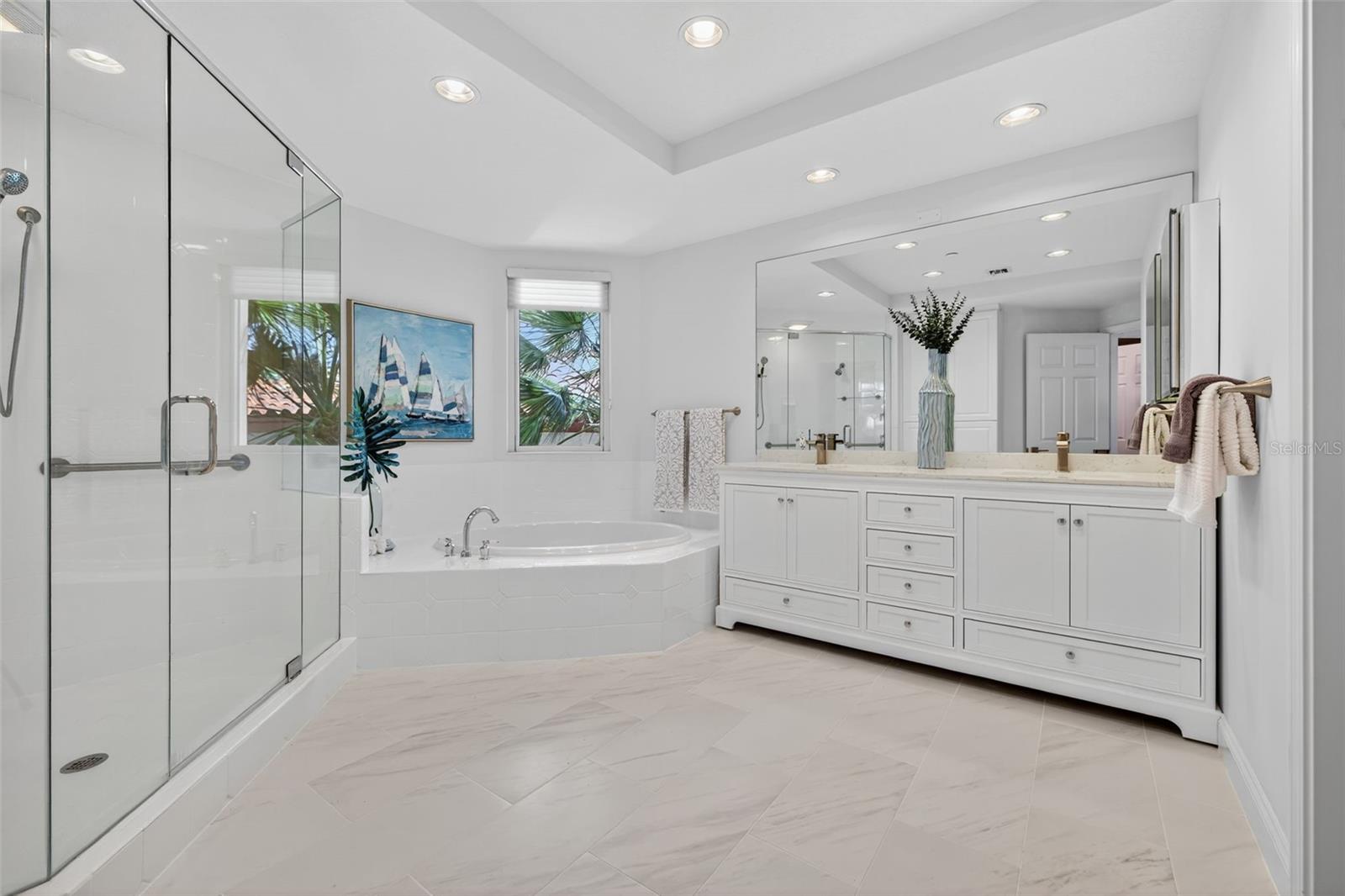 Large Primary Ensuite Bath - 555 5TH AVE NE #332, ST PETERSBURG