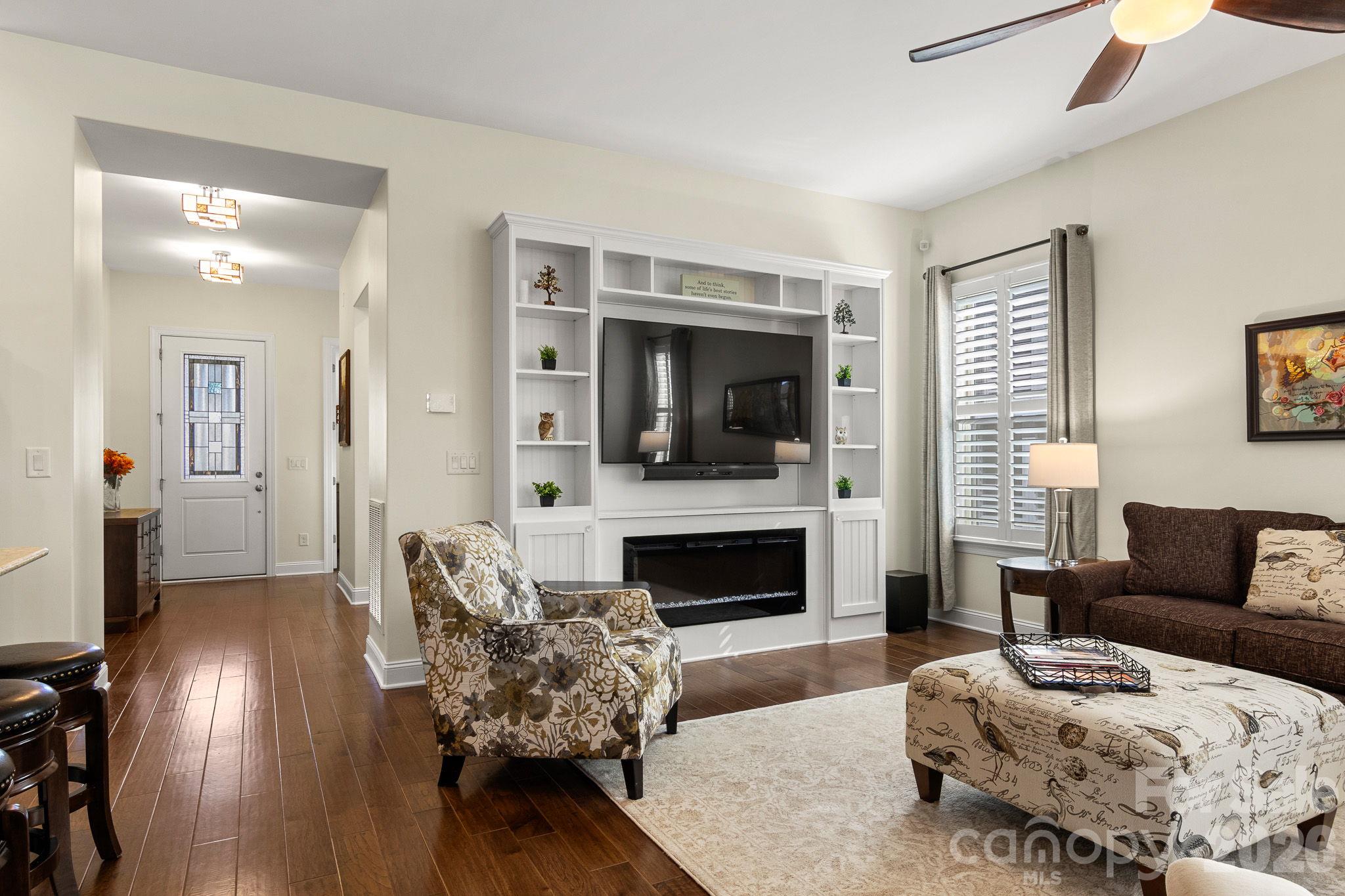 Single Family Residence at 488 Flat Rock Drive, Denver, photo 4 of 42