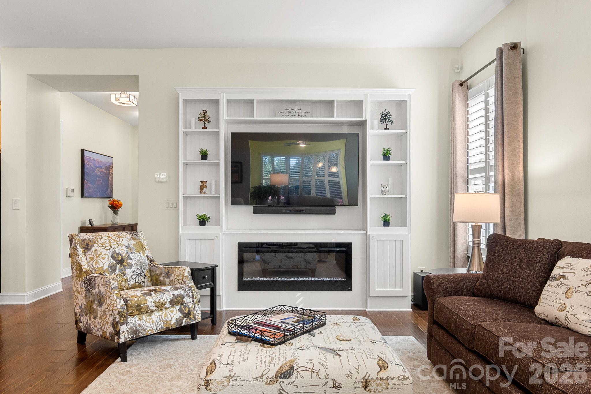 Single Family Residence at 488 Flat Rock Drive, Denver, photo 7 of 42