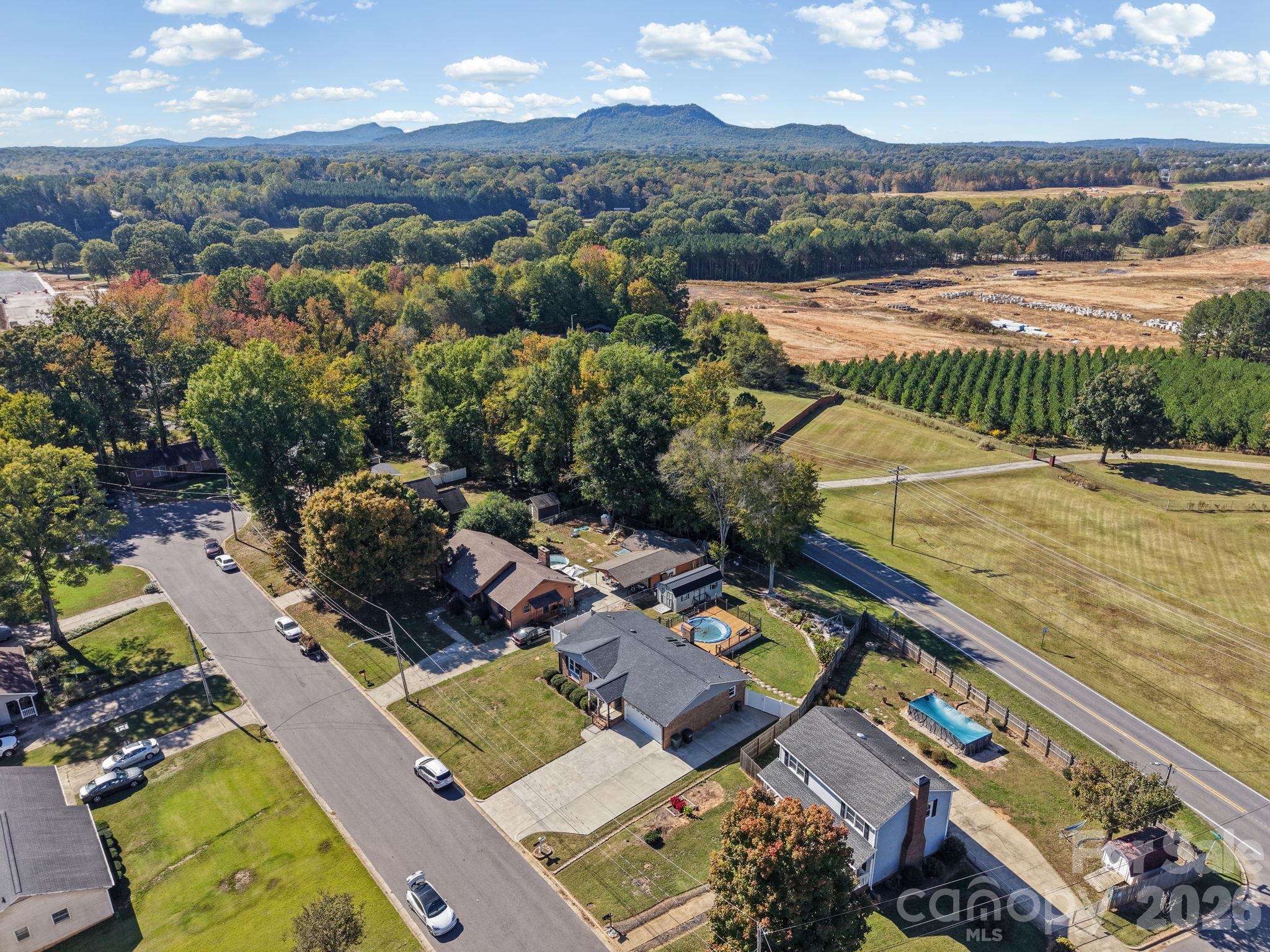 Single Family Residence at 2638 Castle Hill Road, Gastonia, photo 3 of 48