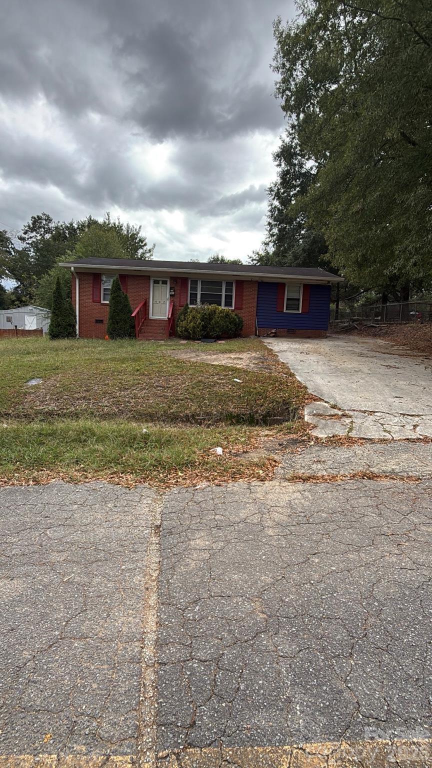 front yard - 907 Marion Street, Lancaster