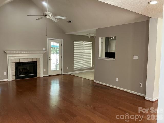 Open Concept living, dining and kitchen with vaulted ceiling - 9115 Pine Springs Court, Huntersville
