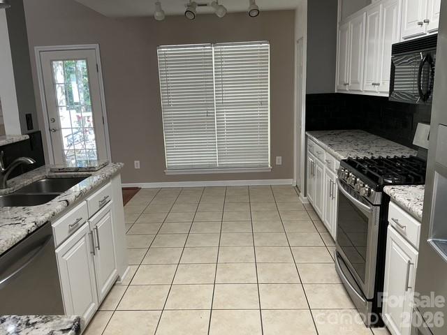 Large kitchen with granite countertop - 9115 Pine Springs Court, Huntersville