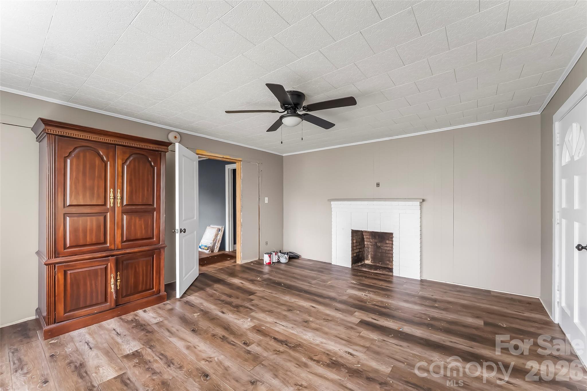 living room/den area. possible extra bedroom - 4681 Charlotte Street, Conover