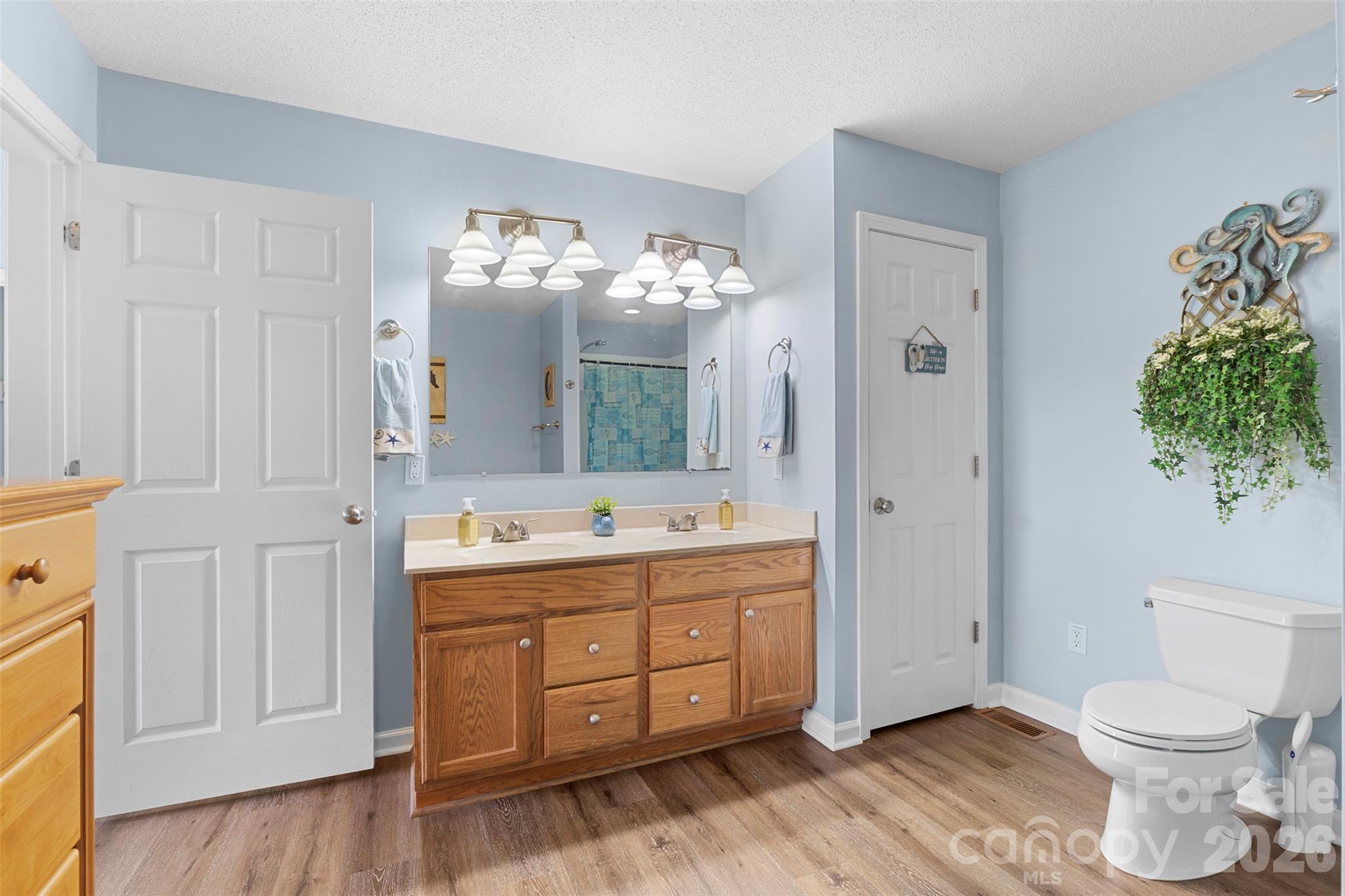 EN SUITE PRIMARY BATH - 40237 Palmerville Road, New London