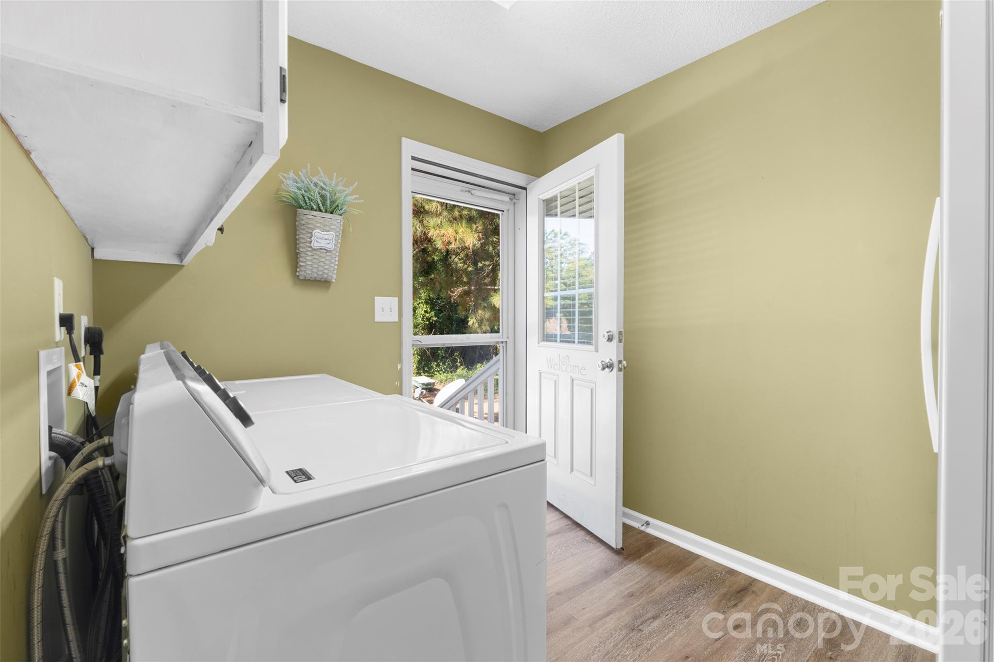 LAUNDRY ROOM/BACK ENTRY - 40237 Palmerville Road, New London