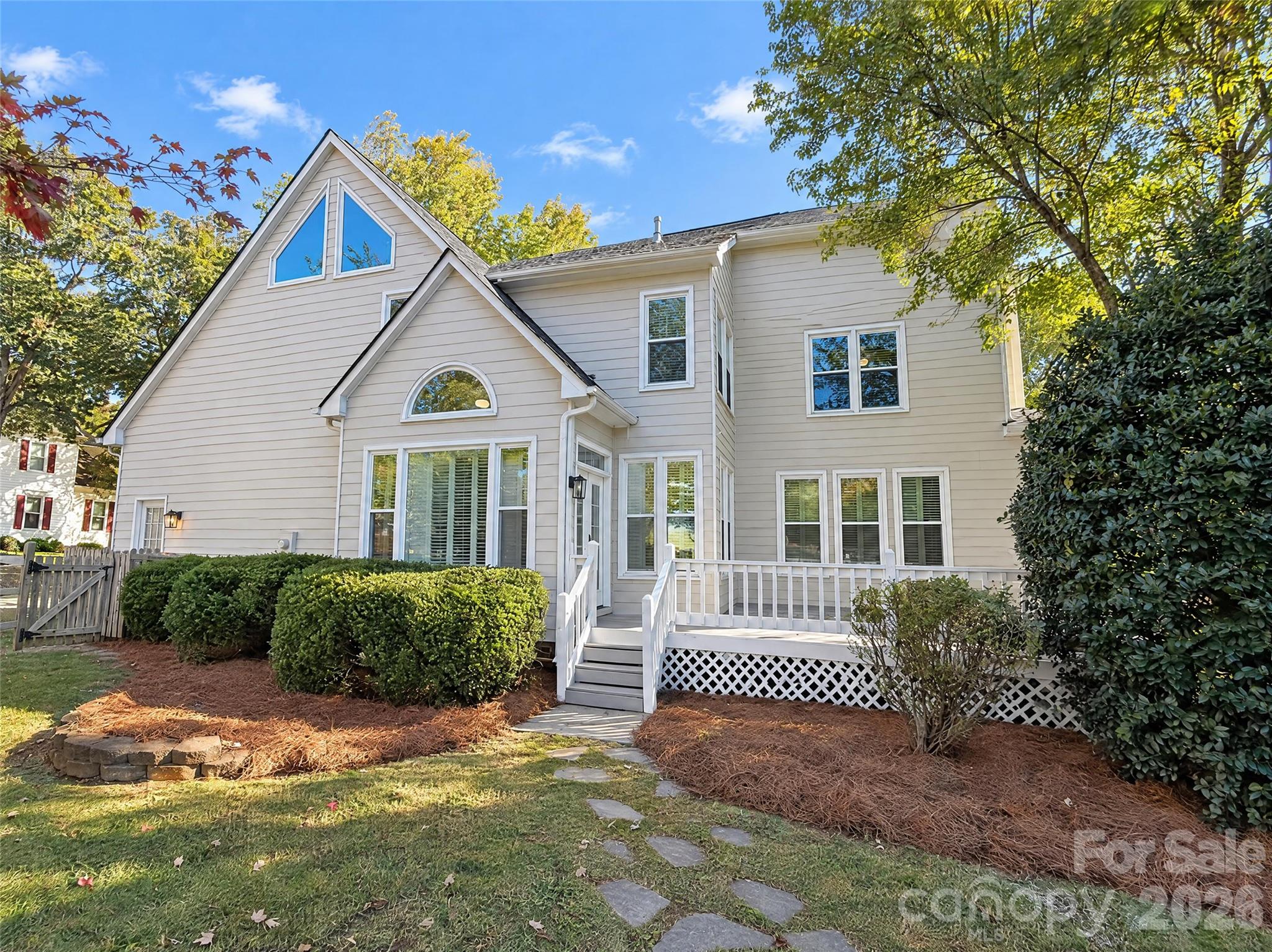 Single Family Residence at 4804 Poplar Grove Drive, Charlotte, photo 3 of 36