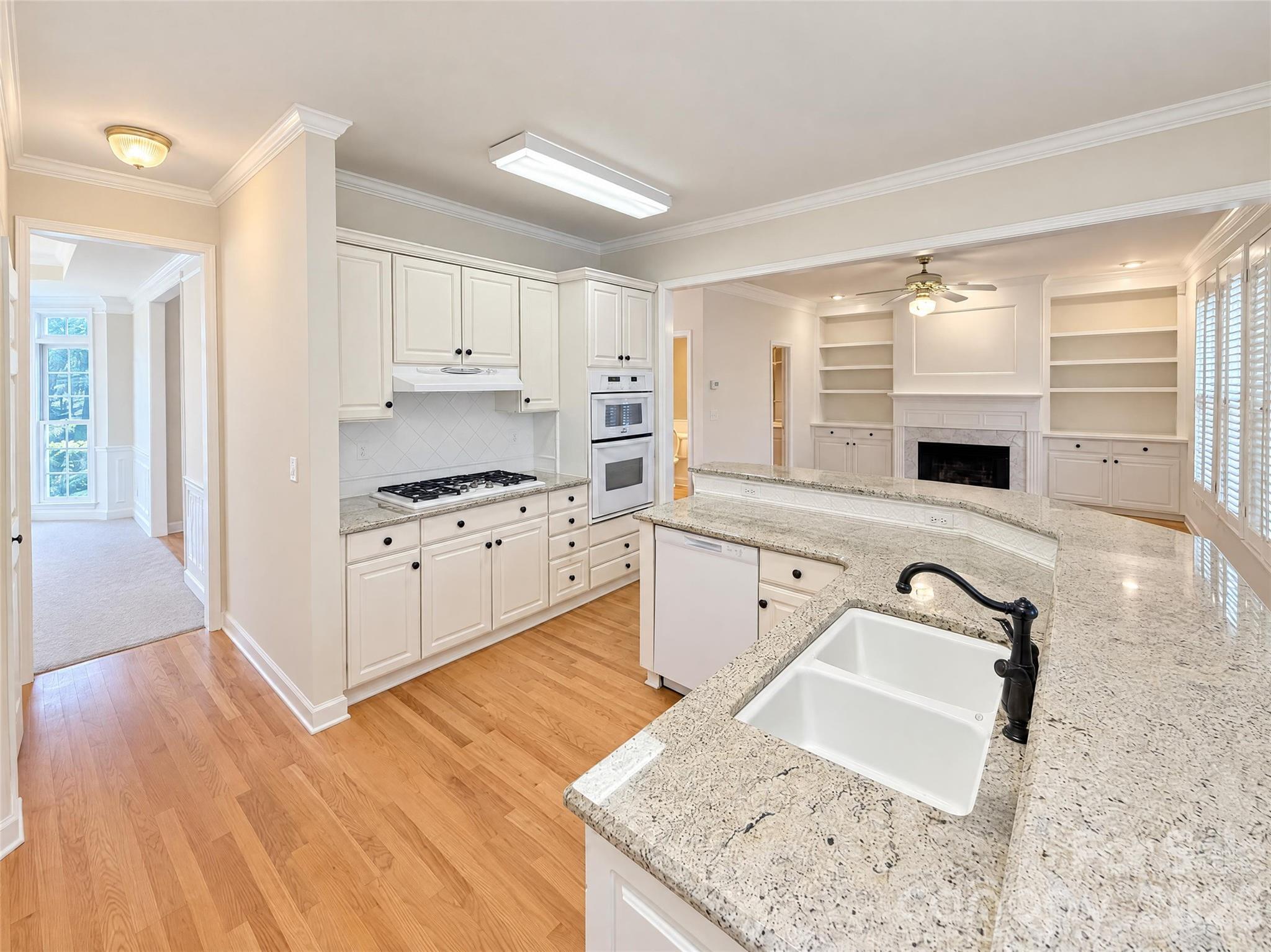Single Family Residence at 4804 Poplar Grove Drive, Charlotte, photo 7 of 36