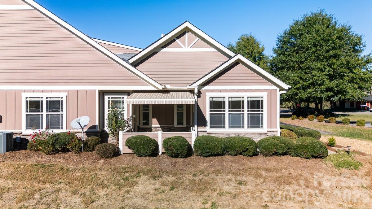 Porch with retractable awning for added shade - 51 Westfield Way, Candler