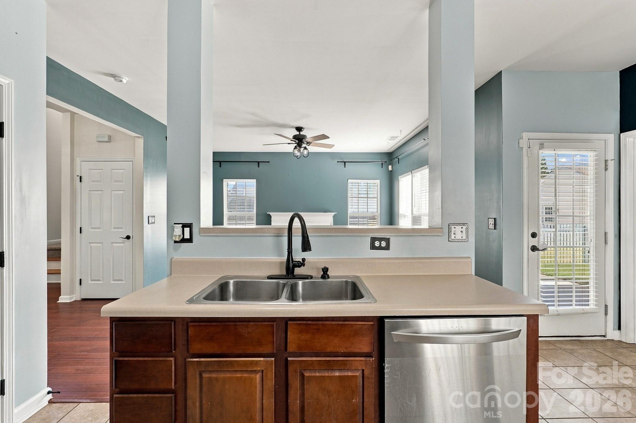 Single Family Residence at 11921 Snapping Turtle Lane, Huntersville, photo 7 of 37