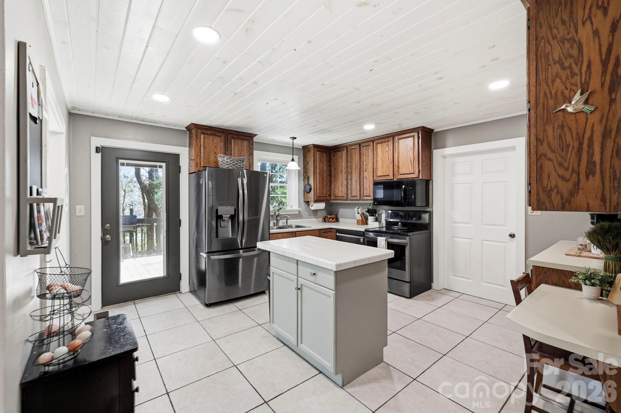 Single Family Residence at 6 Gun Flint Trail, Fletcher, photo 13 of 38