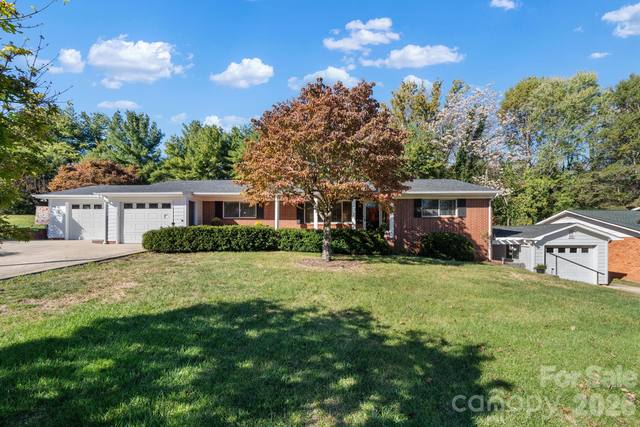 Single Family Residence at 111 Eastwood Park Drive SE, Lenoir