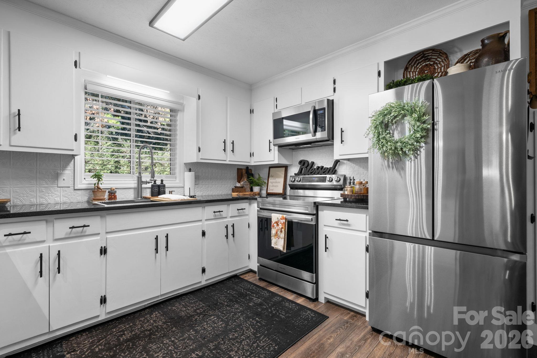Single Family Residence at 111 Eastwood Park Drive SE, Lenoir, photo 15 of 48