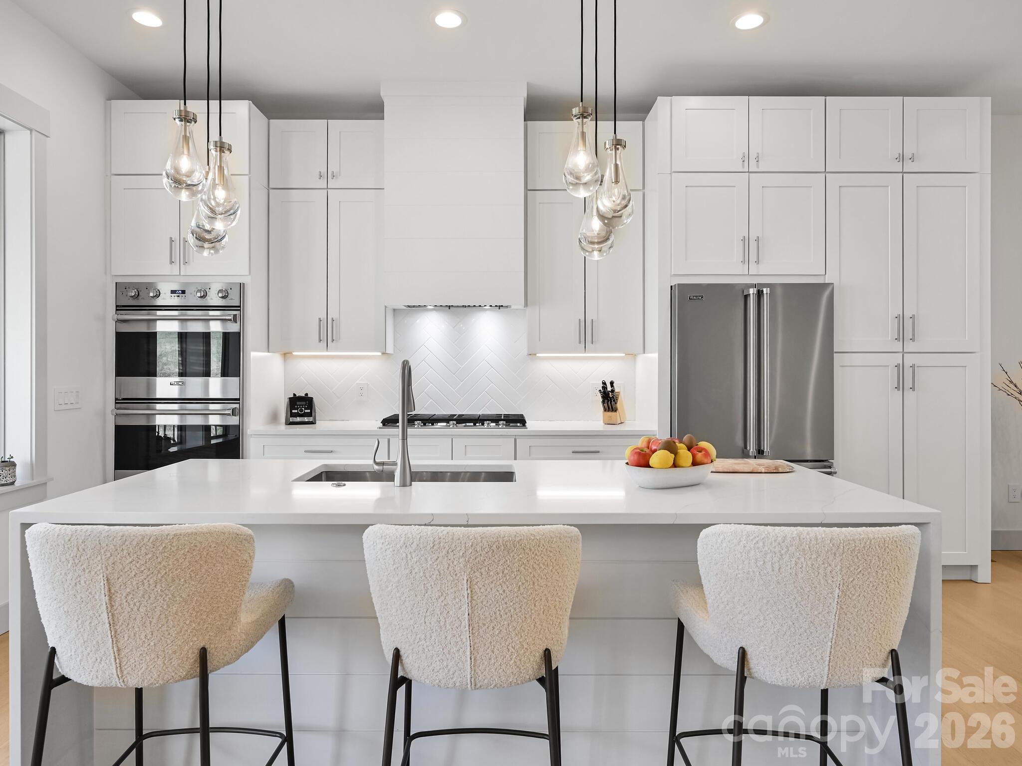 Light, bright kitchen. - 18 Sagewood Drive, Candler