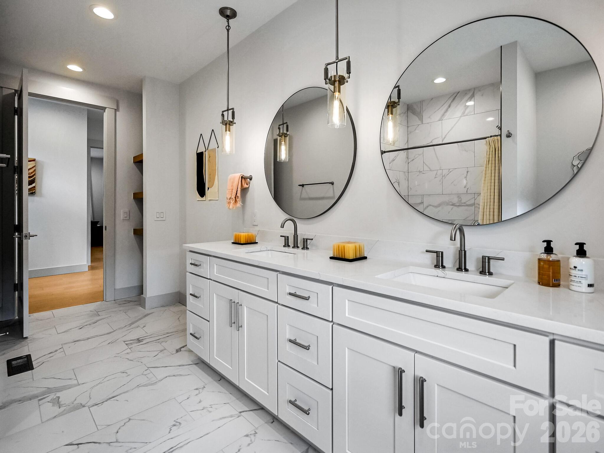 Upstairs Bath. - 18 Sagewood Drive, Candler