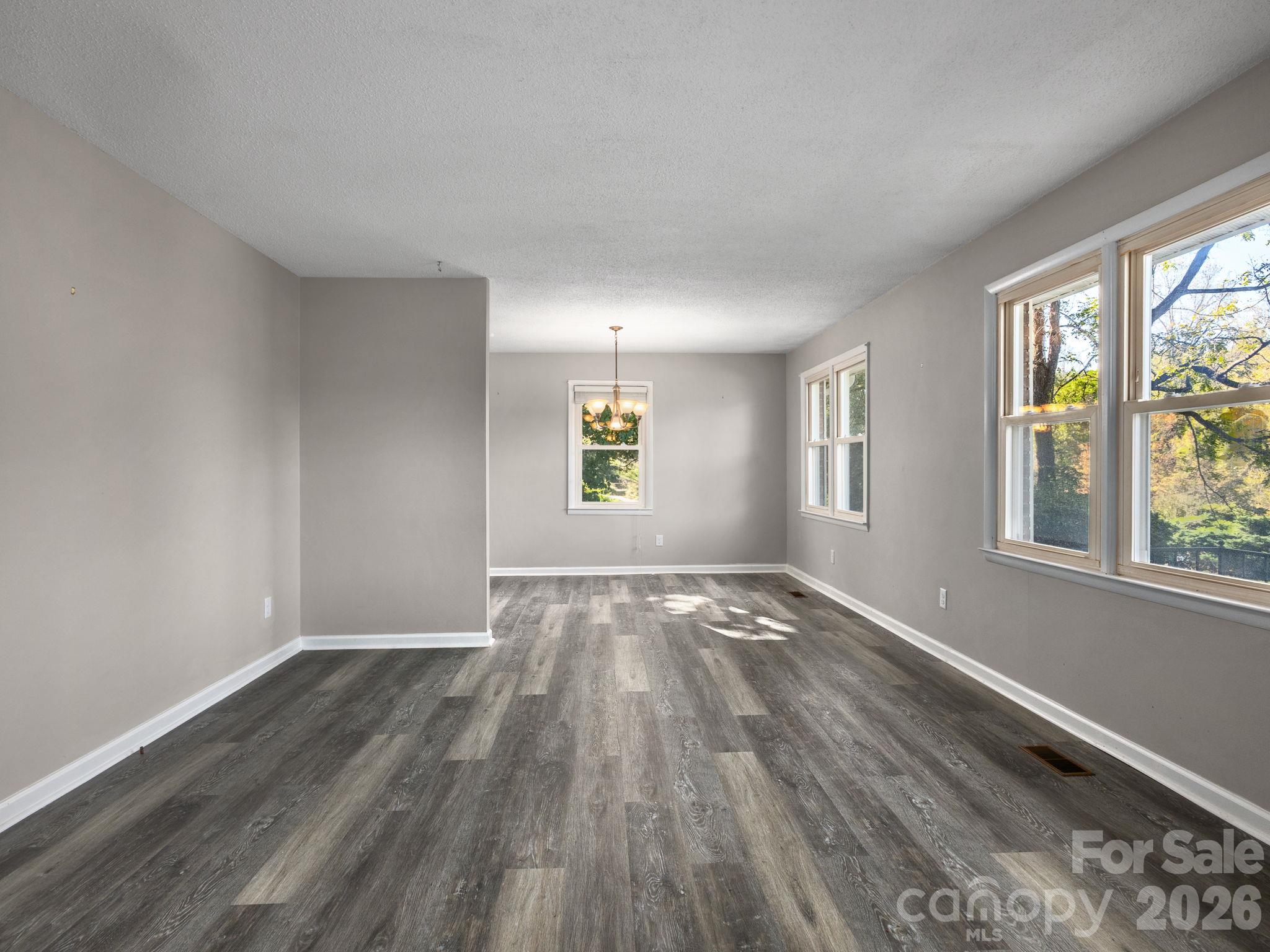 Single Family Residence at 16 Sun Valley Court, Alexander, photo 8 of 45