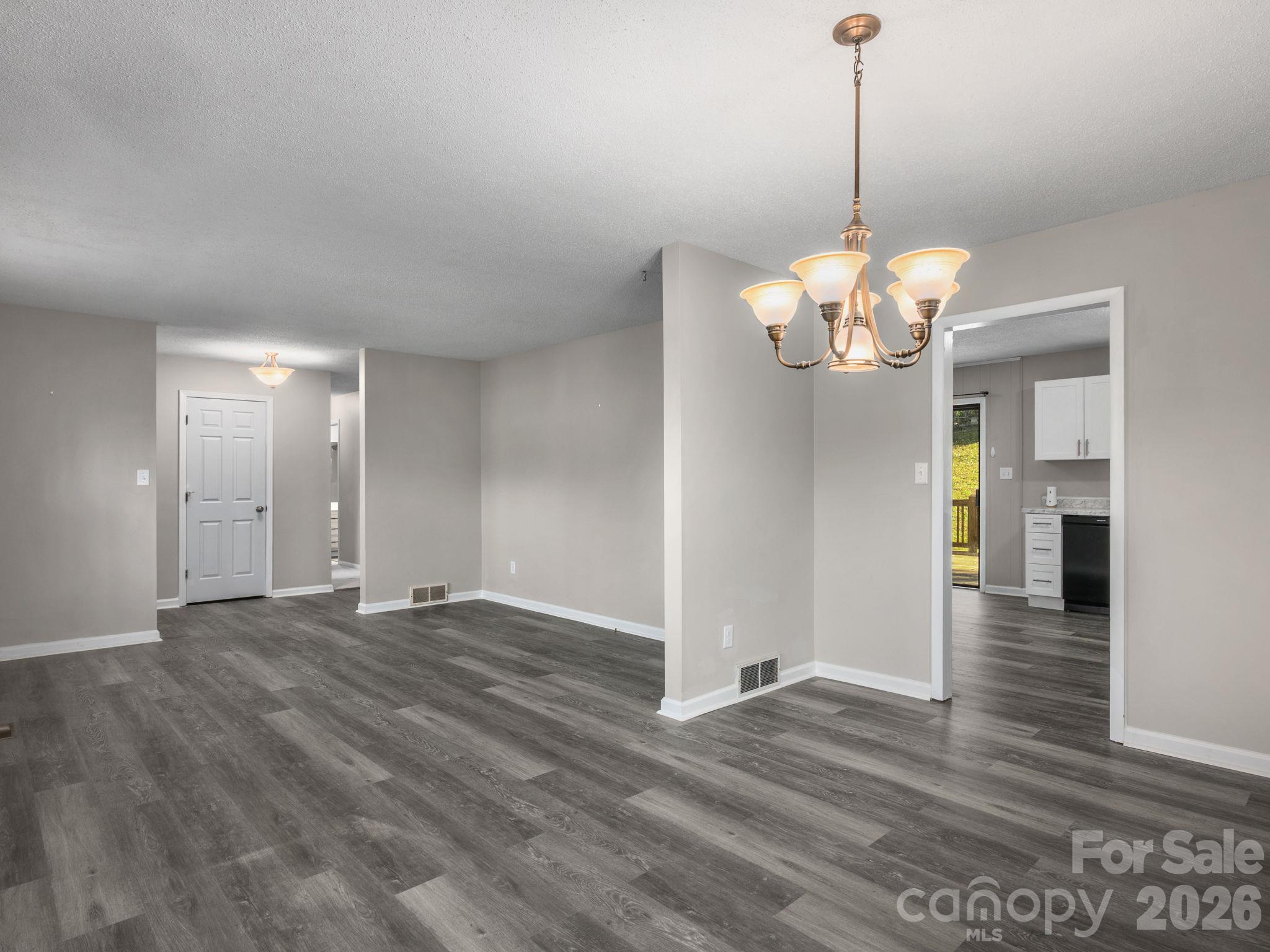 Single Family Residence at 16 Sun Valley Court, Alexander, photo 10 of 45
