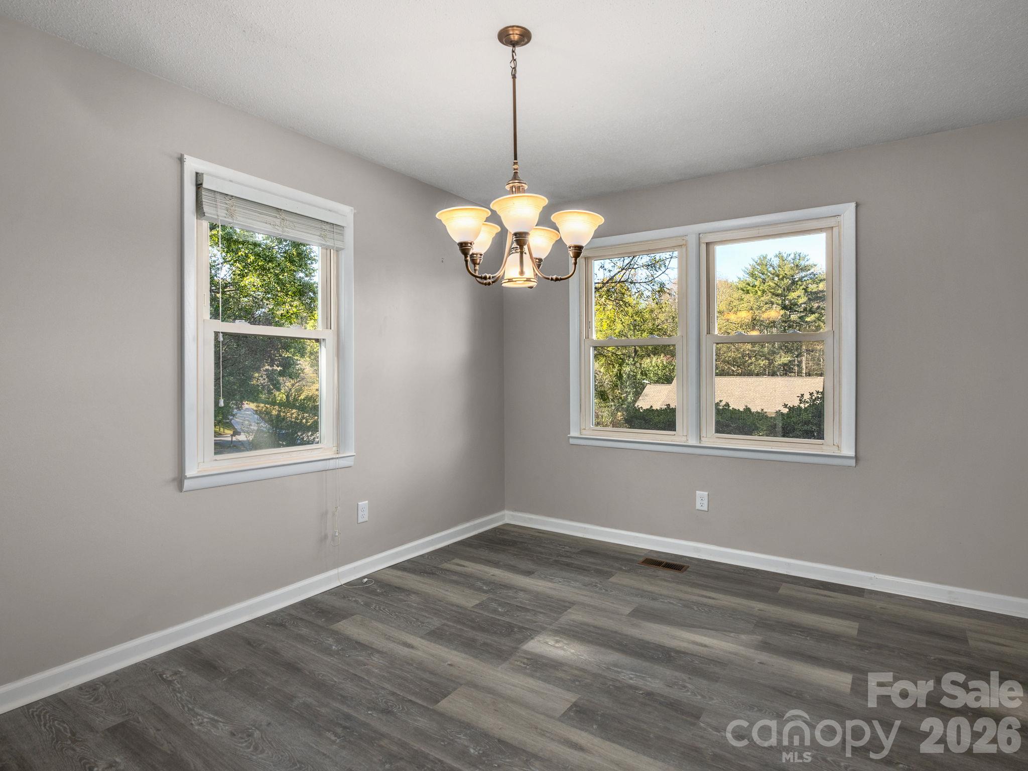 Single Family Residence at 16 Sun Valley Court, Alexander, photo 12 of 45