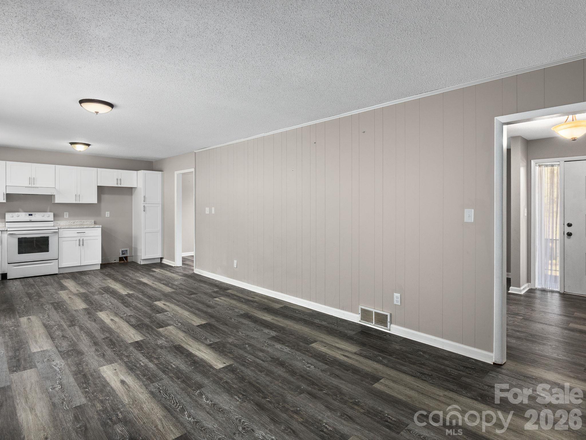 Single Family Residence at 16 Sun Valley Court, Alexander, photo 15 of 45