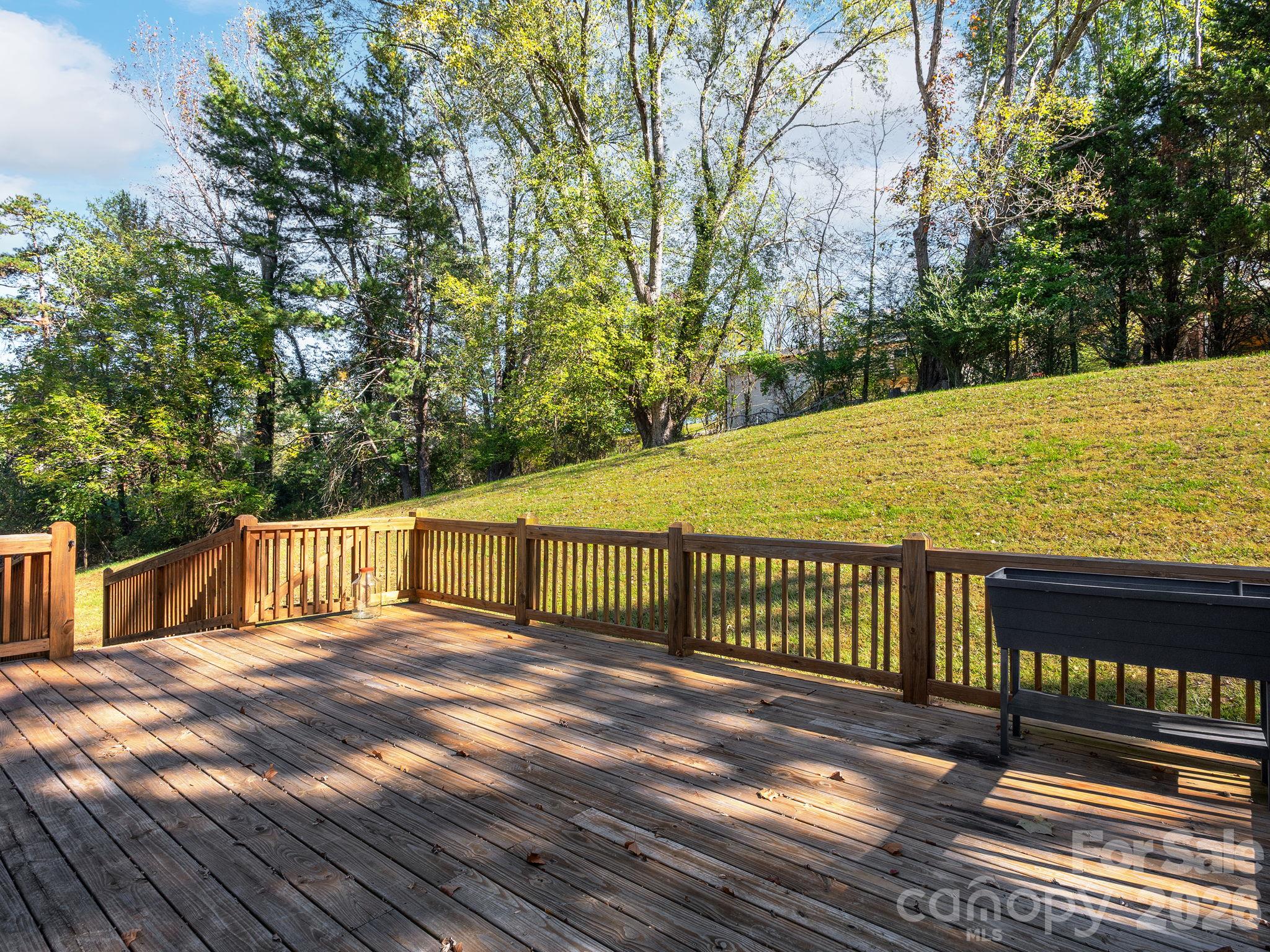 Single Family Residence at 16 Sun Valley Court, Alexander, photo 20 of 45