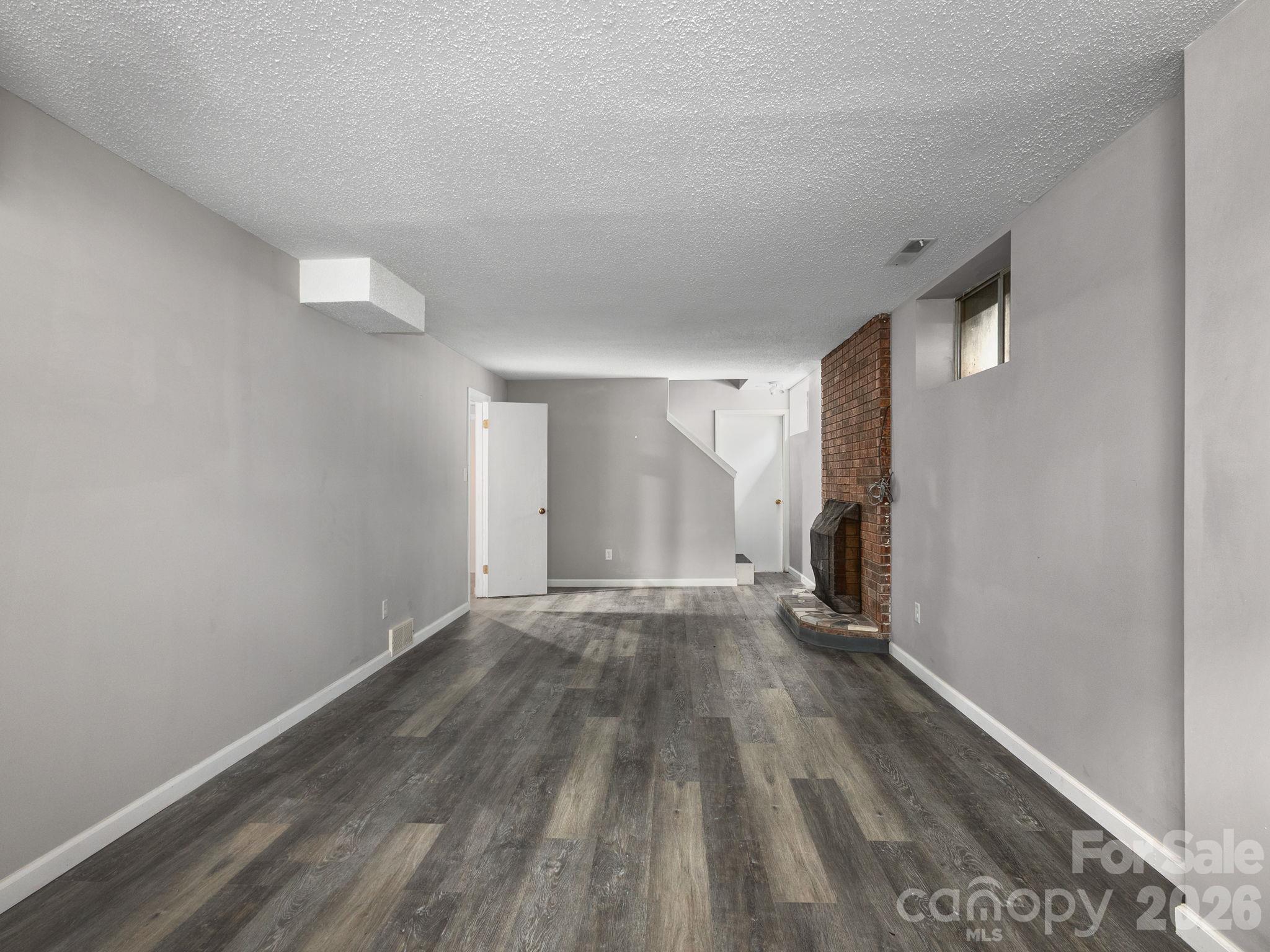 Single Family Residence at 16 Sun Valley Court, Alexander, photo 32 of 45