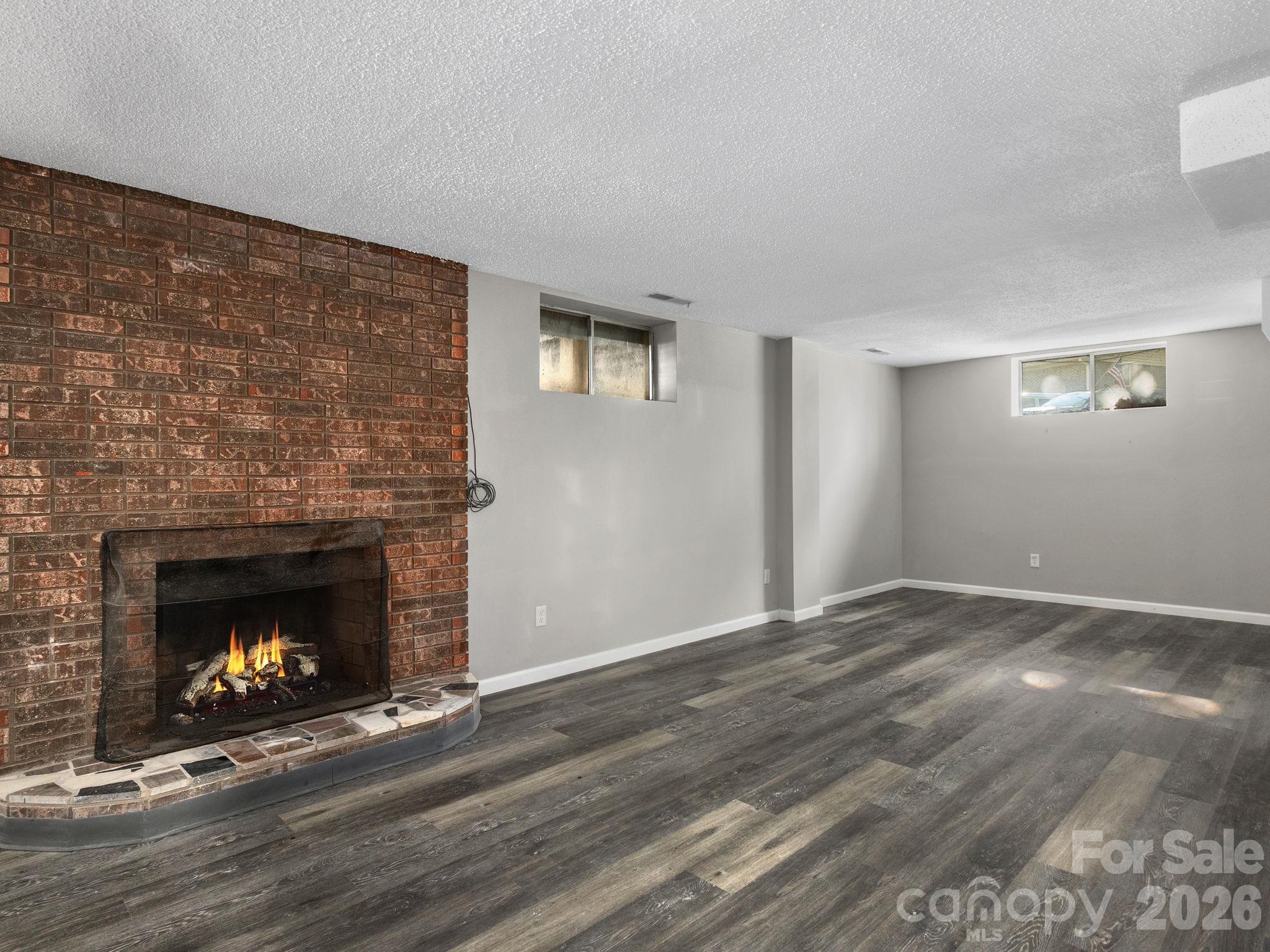 Single Family Residence at 16 Sun Valley Court, Alexander, photo 34 of 45