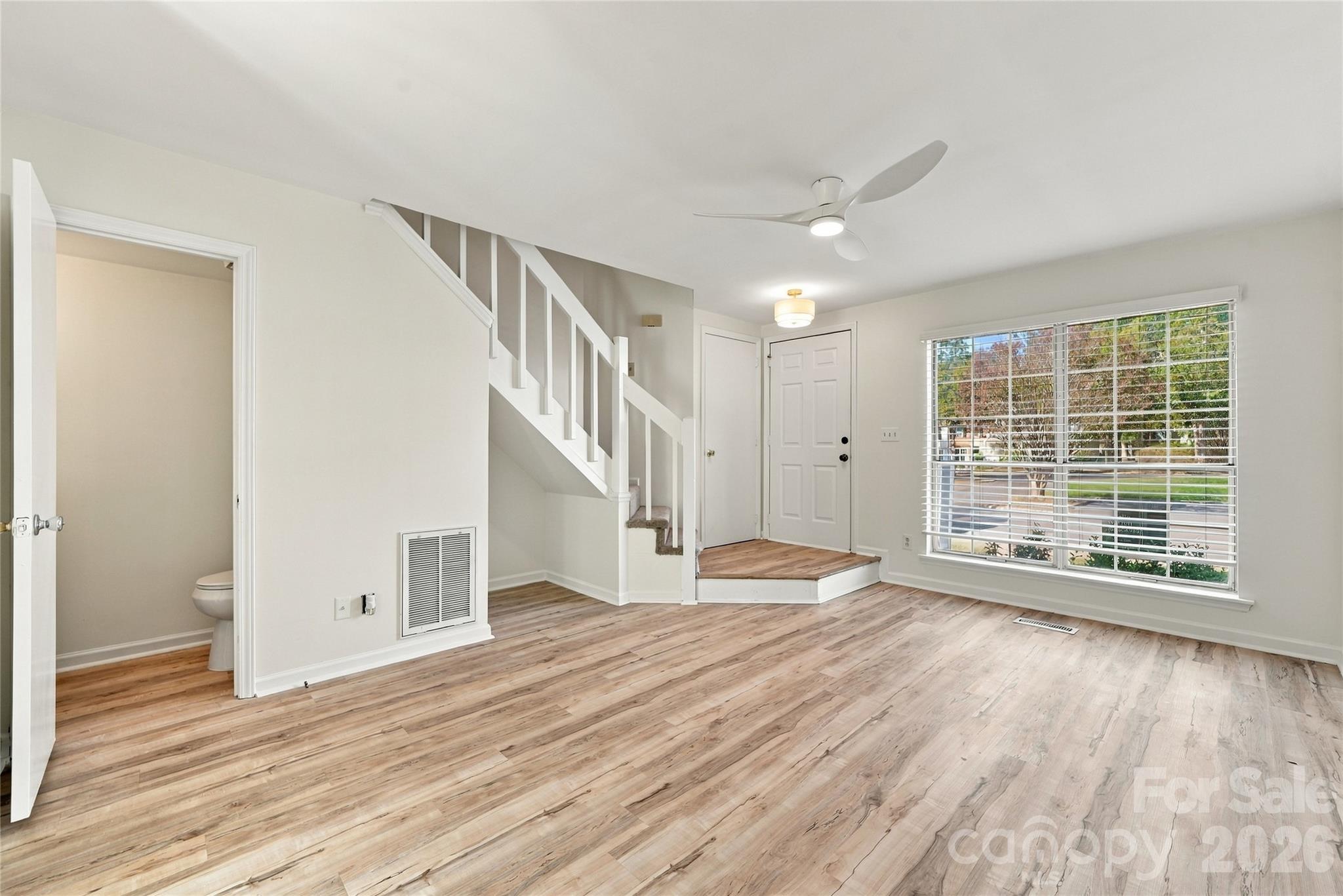 Townhouse at 8231 Circle Tree Lane, Charlotte, photo 4 of 40