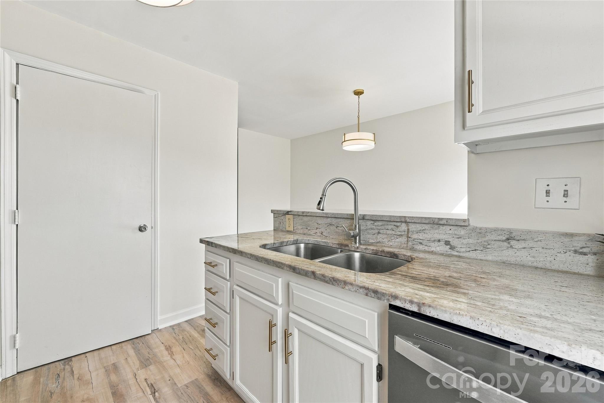 Townhouse at 8231 Circle Tree Lane, Charlotte, photo 9 of 40