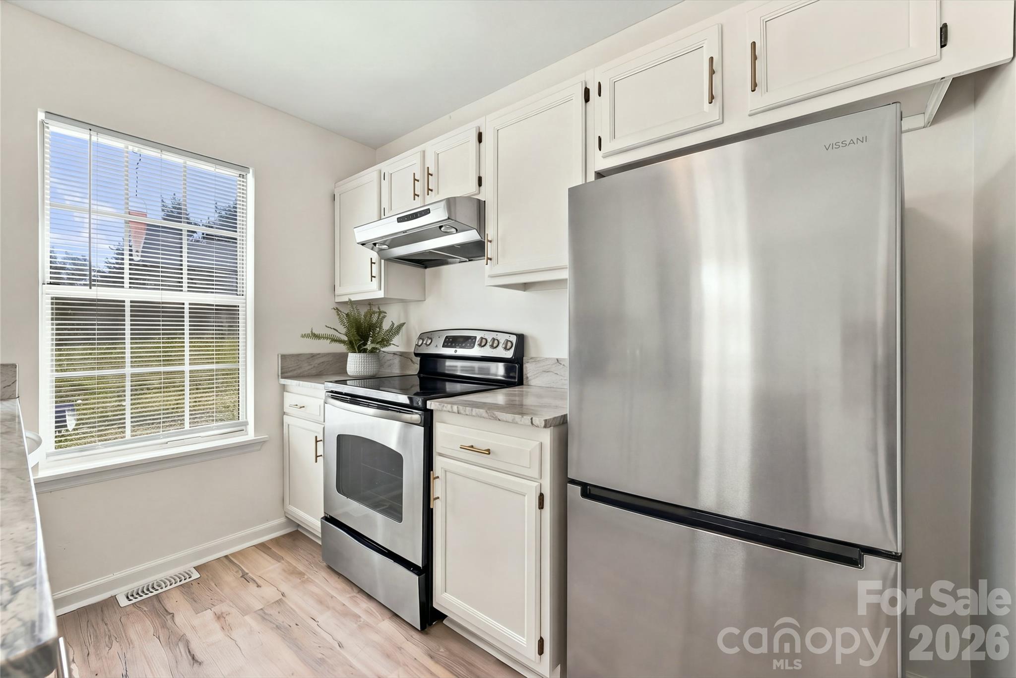 Townhouse at 8231 Circle Tree Lane, Charlotte, photo 2 of 40