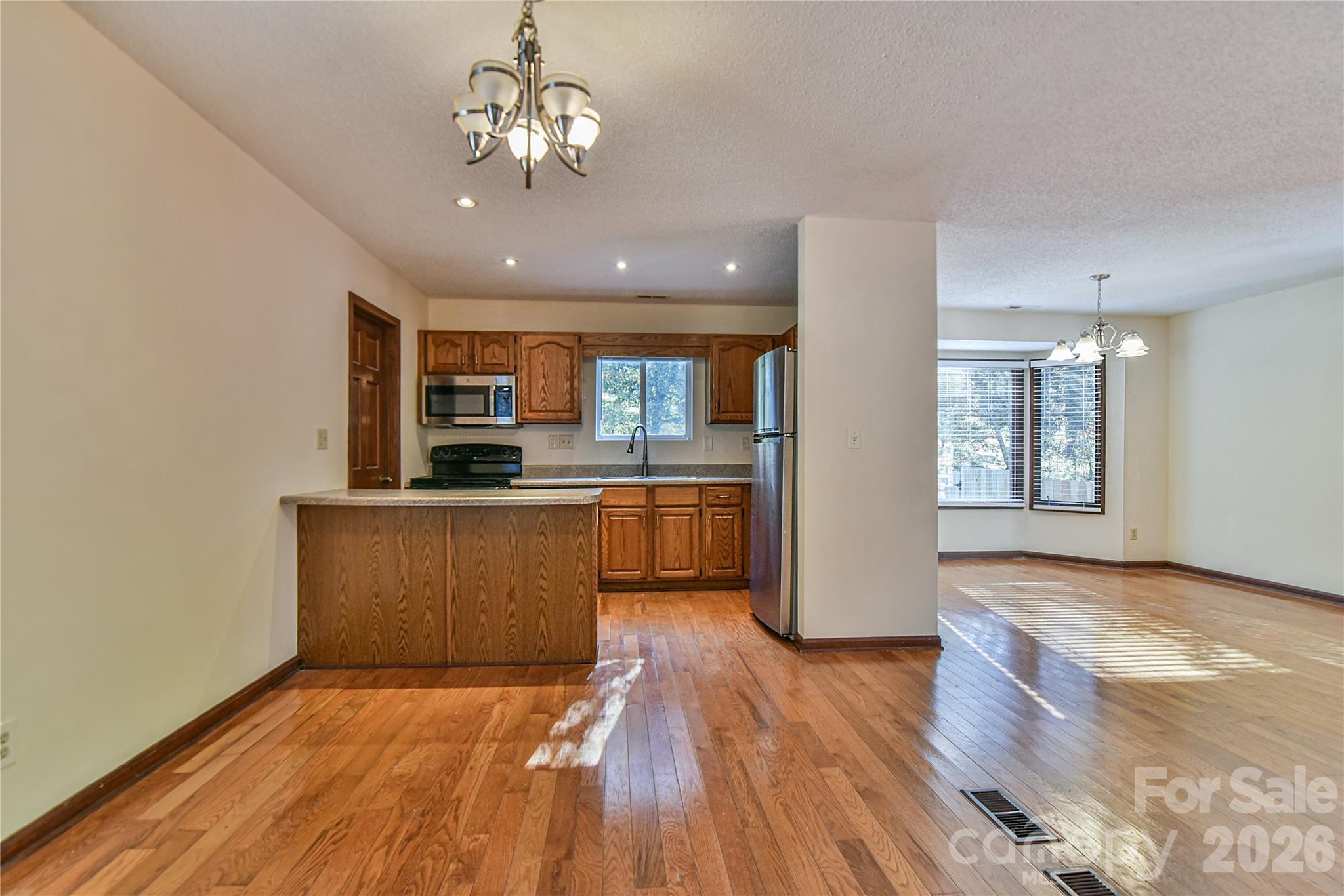Single Family Residence at 4 Knoll Ridge Drive, Asheville, photo 10 of 31