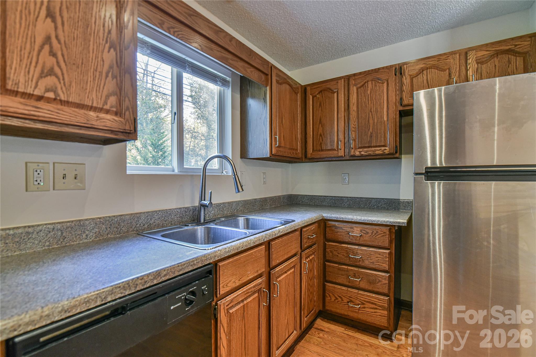 Single Family Residence at 4 Knoll Ridge Drive, Asheville, photo 11 of 31