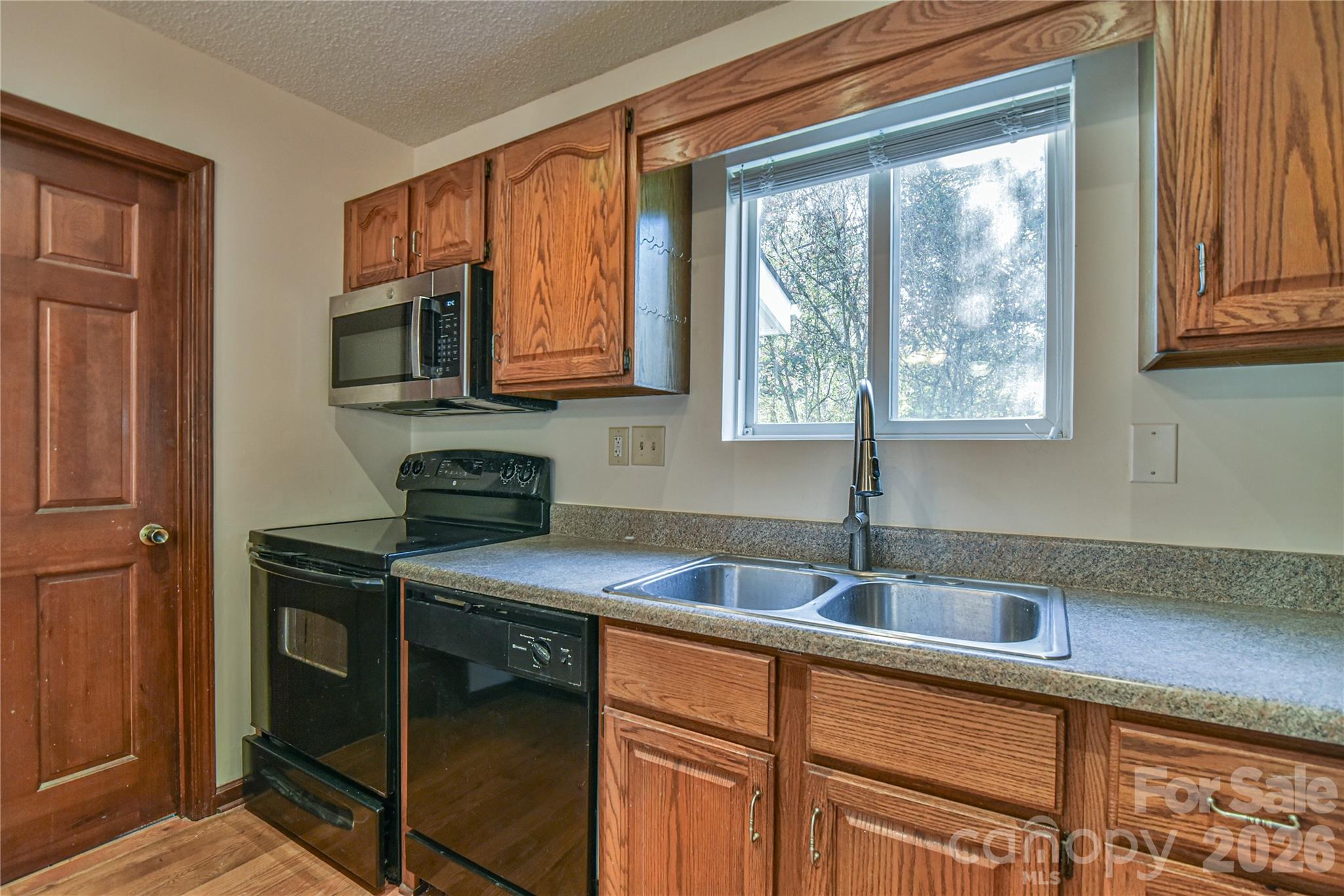 Single Family Residence at 4 Knoll Ridge Drive, Asheville, photo 12 of 31
