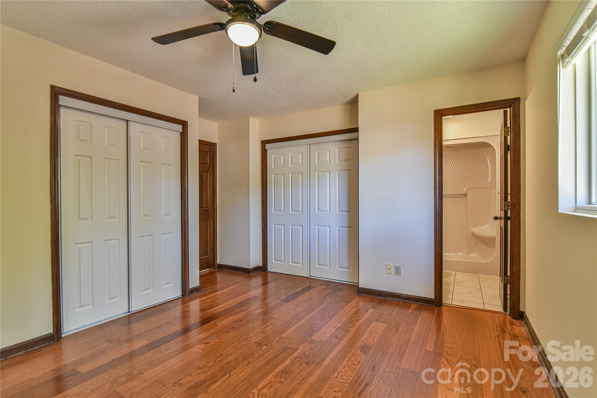 Single Family Residence at 4 Knoll Ridge Drive, Asheville, photo 14 of 31