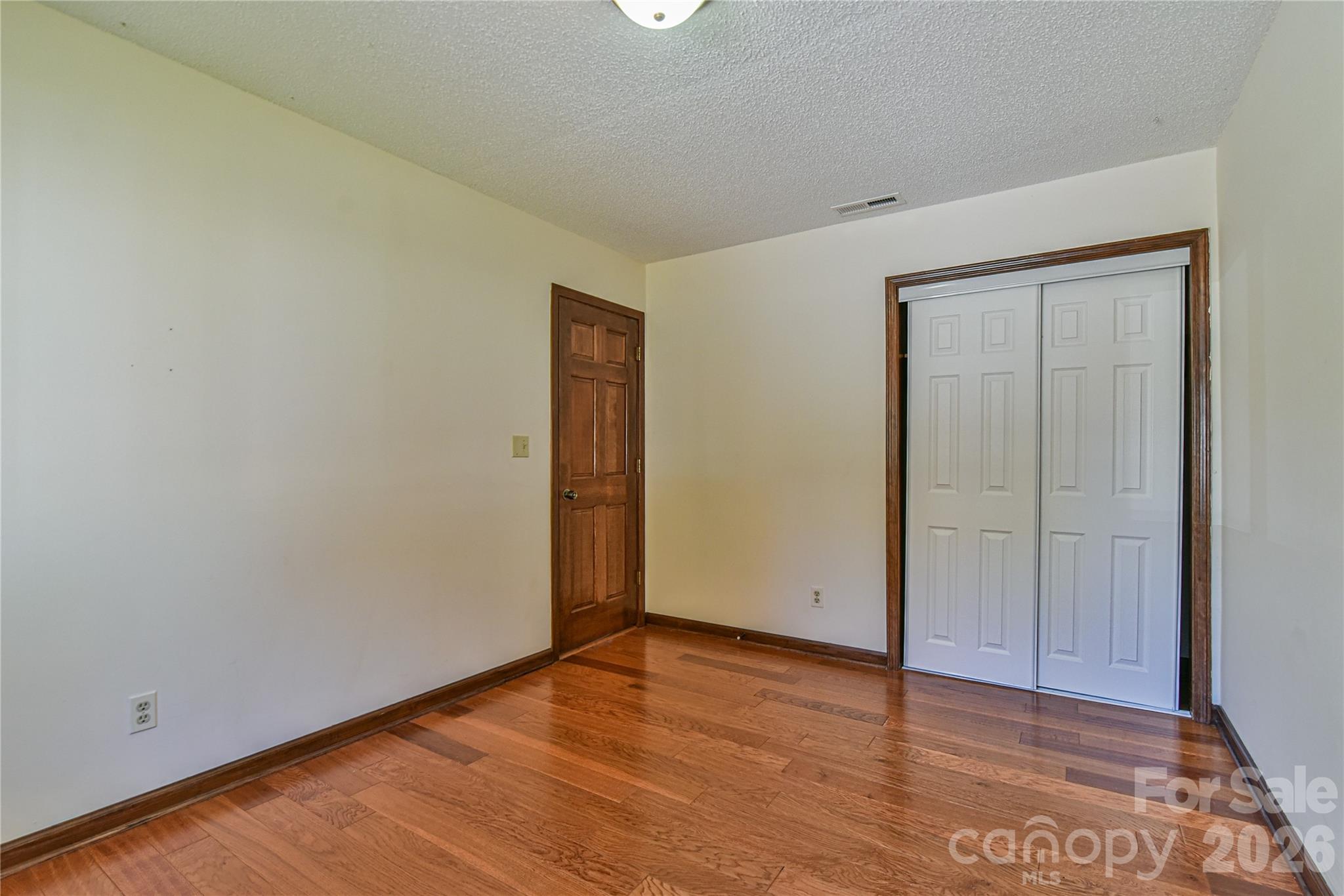 Single Family Residence at 4 Knoll Ridge Drive, Asheville, photo 19 of 31