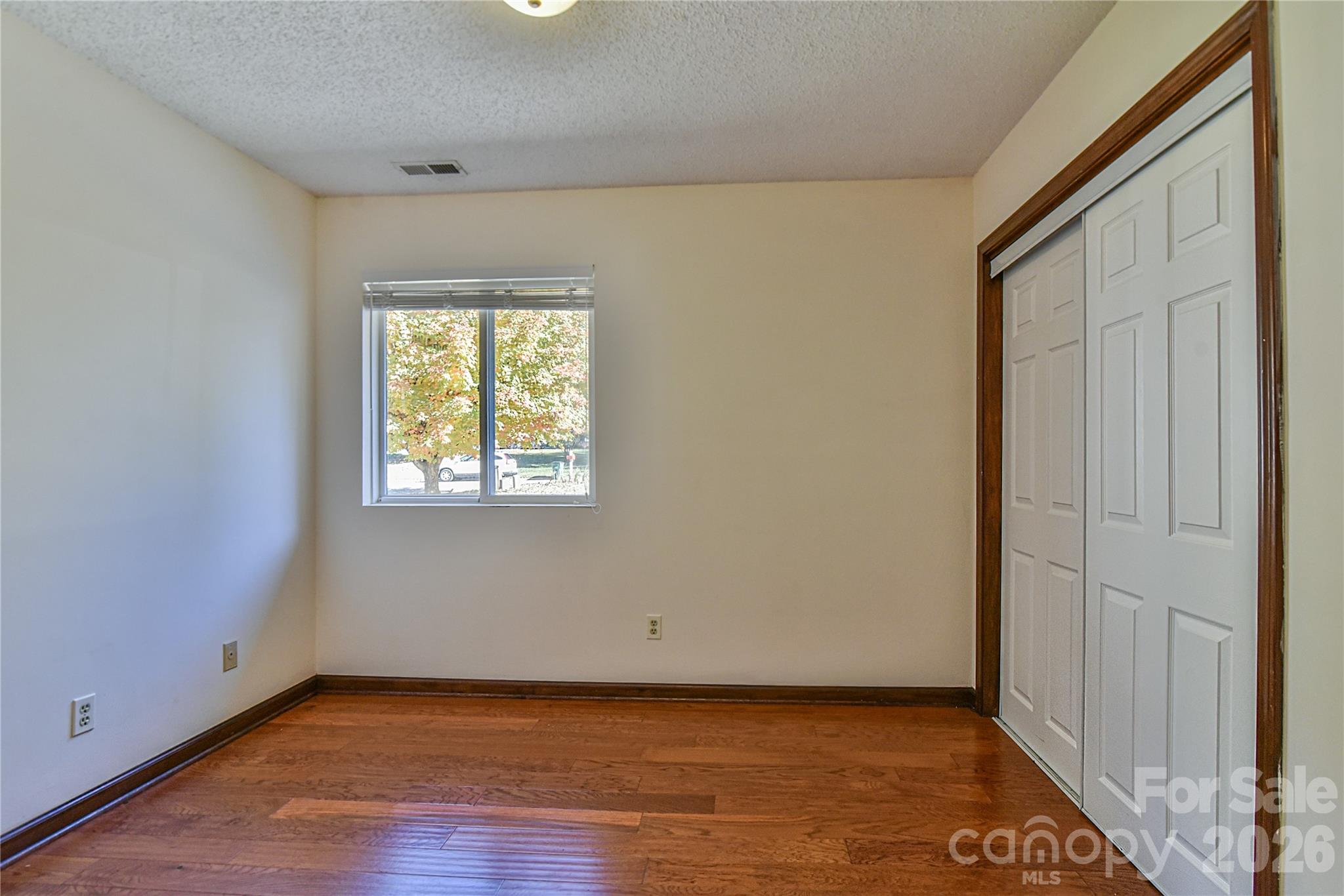 Single Family Residence at 4 Knoll Ridge Drive, Asheville, photo 21 of 31