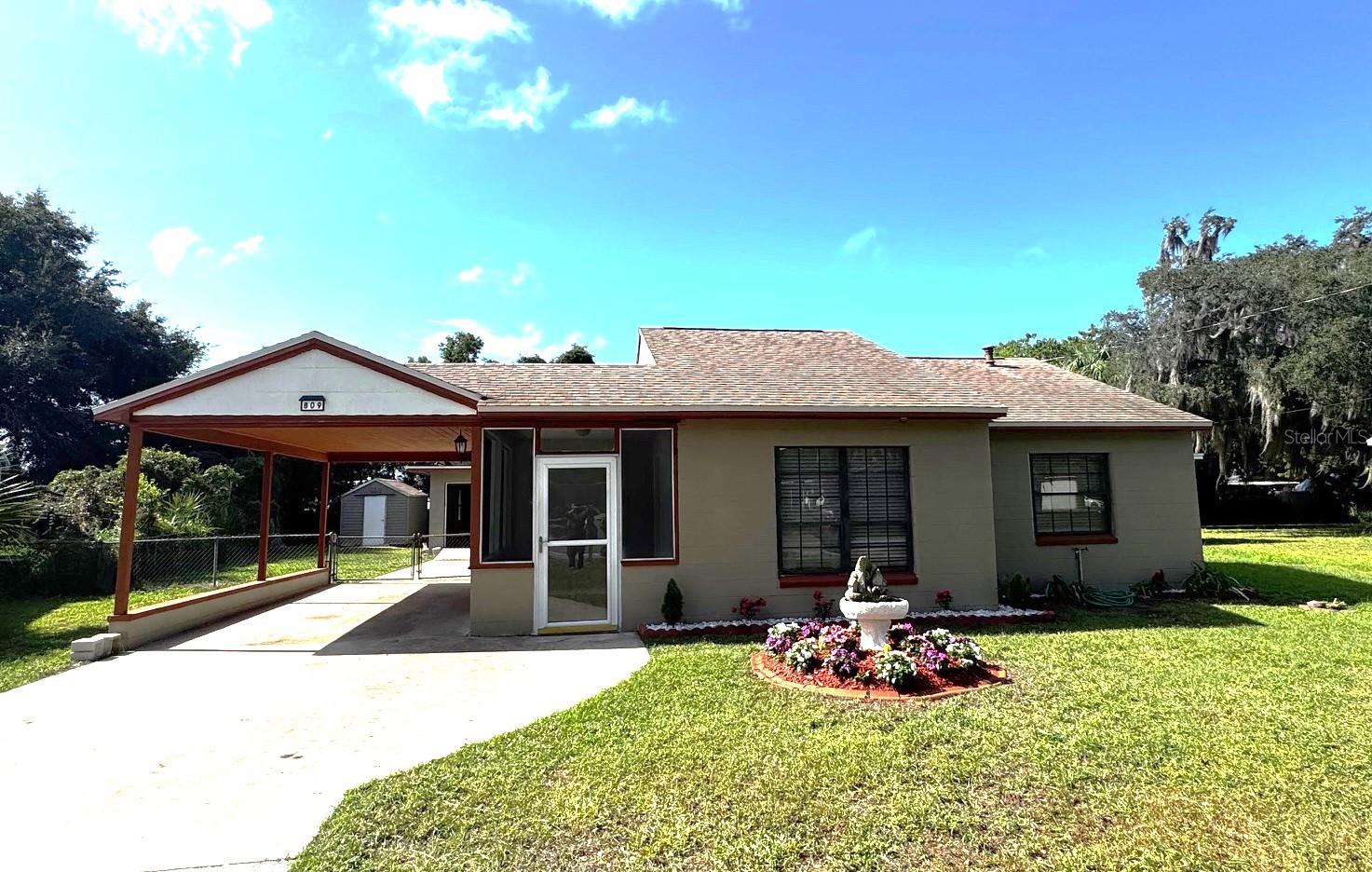 809 OAK DR