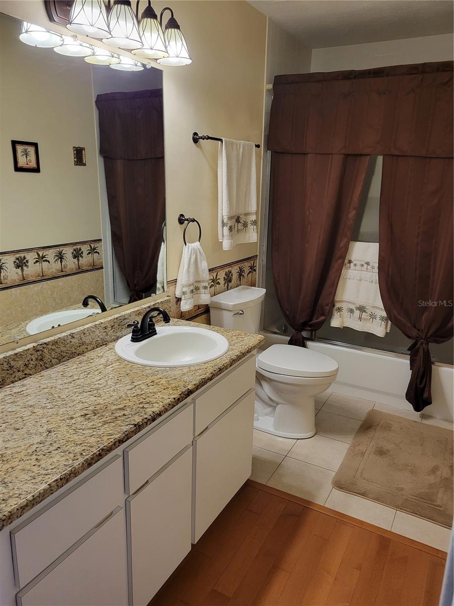 Hall bath - 3301 W SHELL POINT RD, RUSKIN